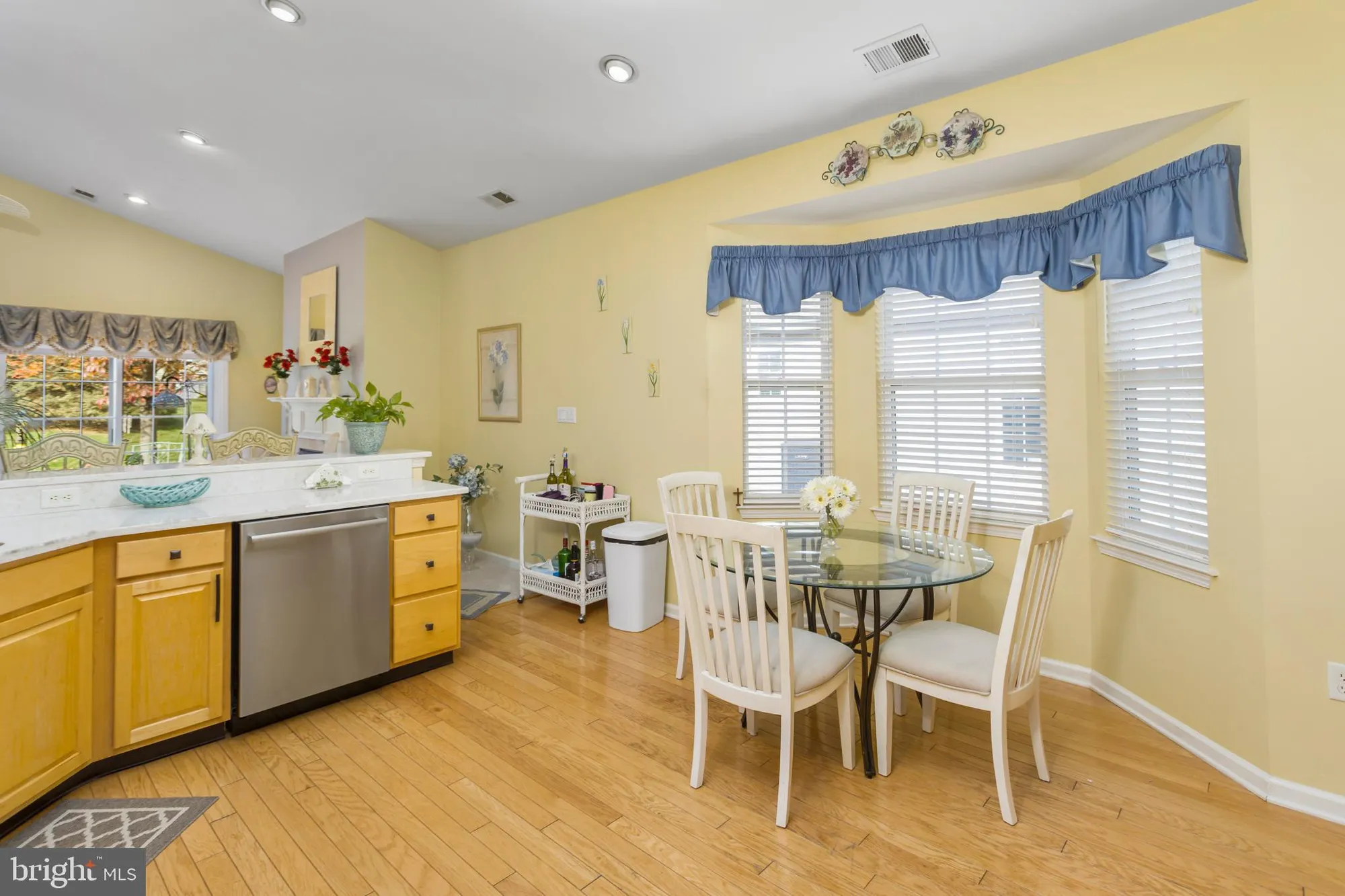 Property Slideshow image 15 of 44 | 10 powderhorn way, Allentown, NJ, 08501