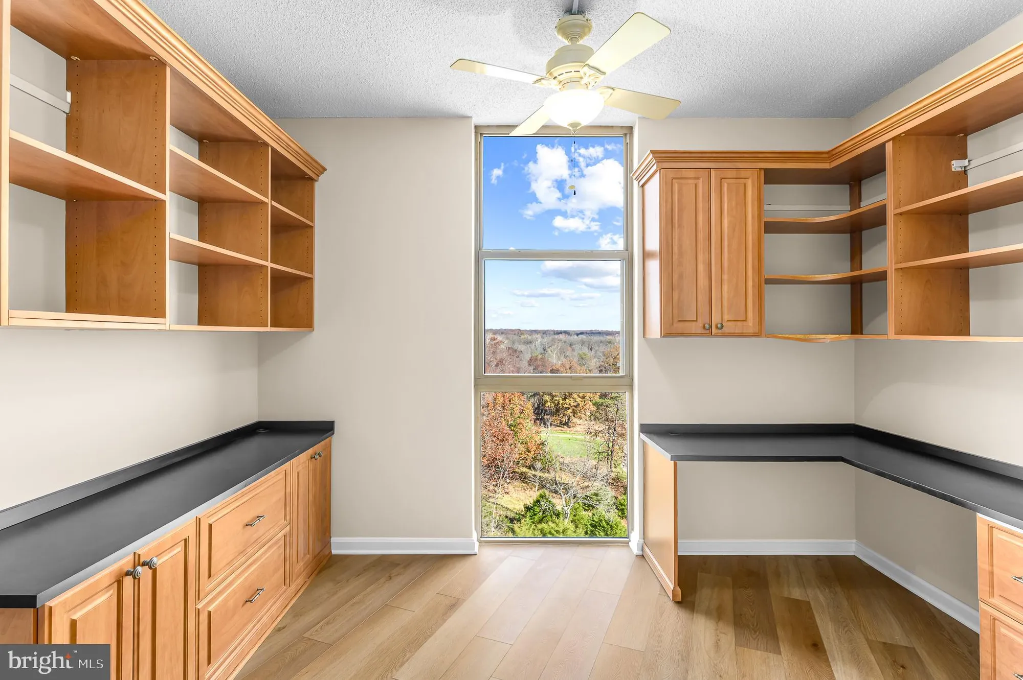 Property Slideshow image 9 of 39 | 19360 magnolia grove sq unit 316, Leesburg, VA, 20176