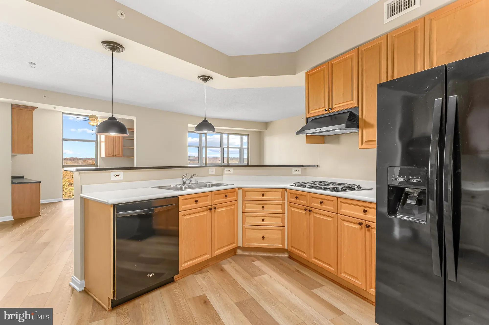 Property Slideshow image 13 of 39 | 19360 magnolia grove sq unit 316, Leesburg, VA, 20176