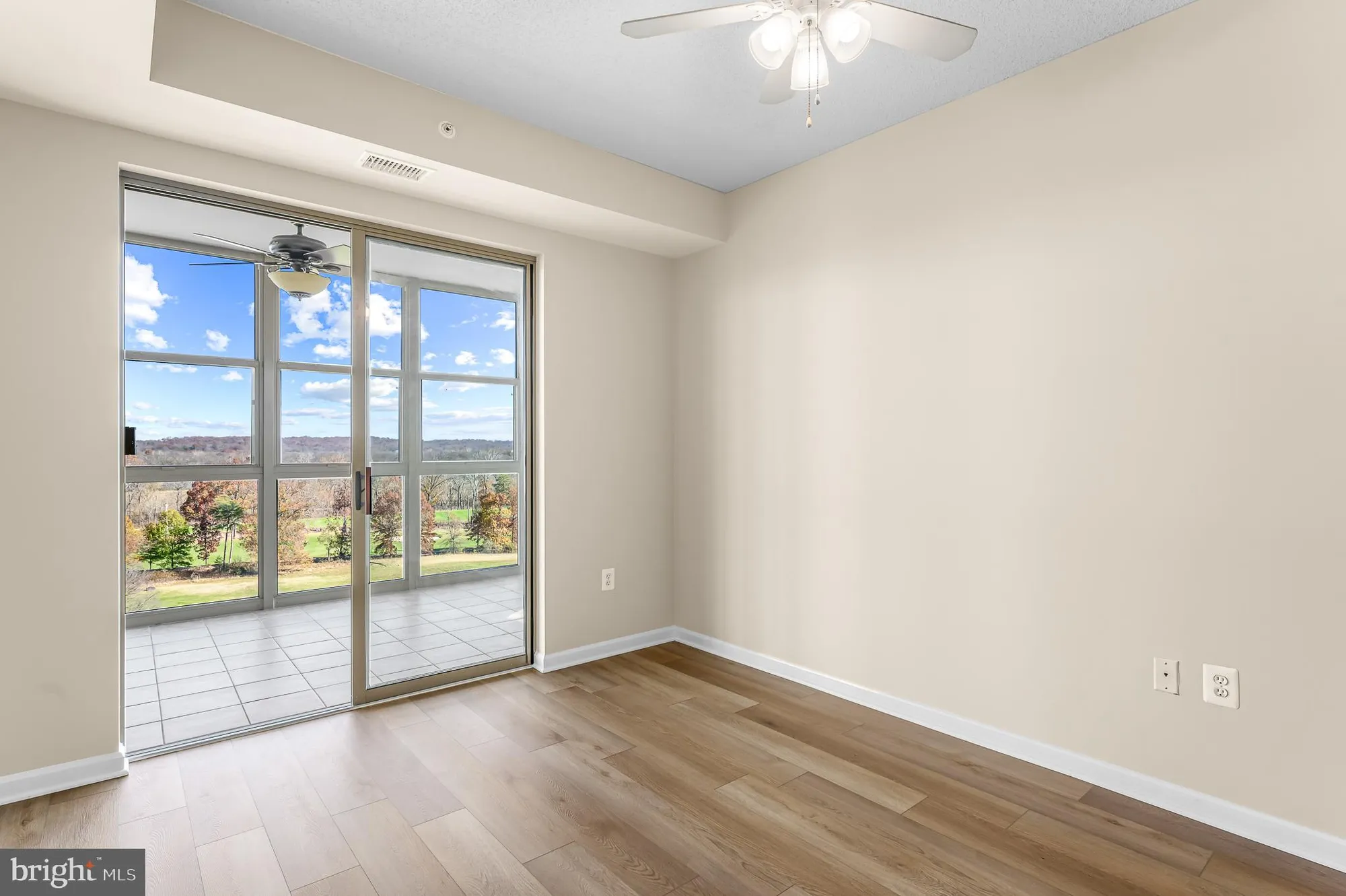 Property Slideshow image 17 of 39 | 19360 magnolia grove sq unit 316, Leesburg, VA, 20176