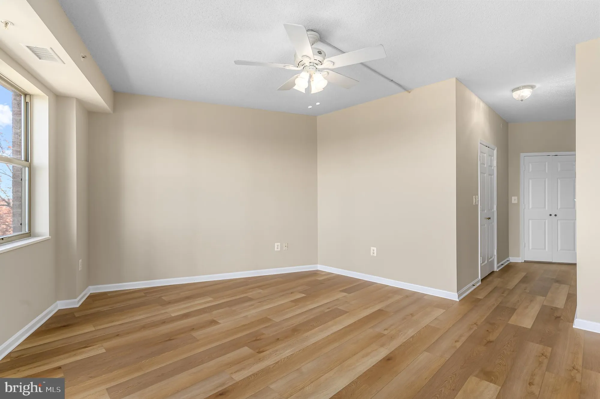 Property Slideshow image 22 of 39 | 19360 magnolia grove sq unit 316, Leesburg, VA, 20176