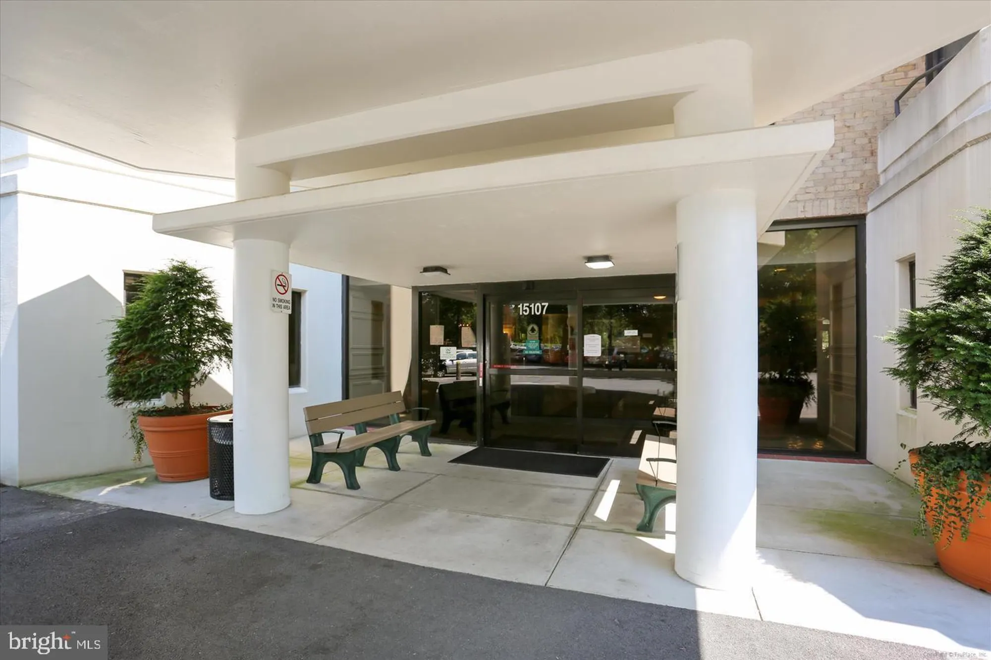 Property Slideshow image 1 of 35 | 15107 interlachen dr 2-815, Silver Spring, MD, 20906