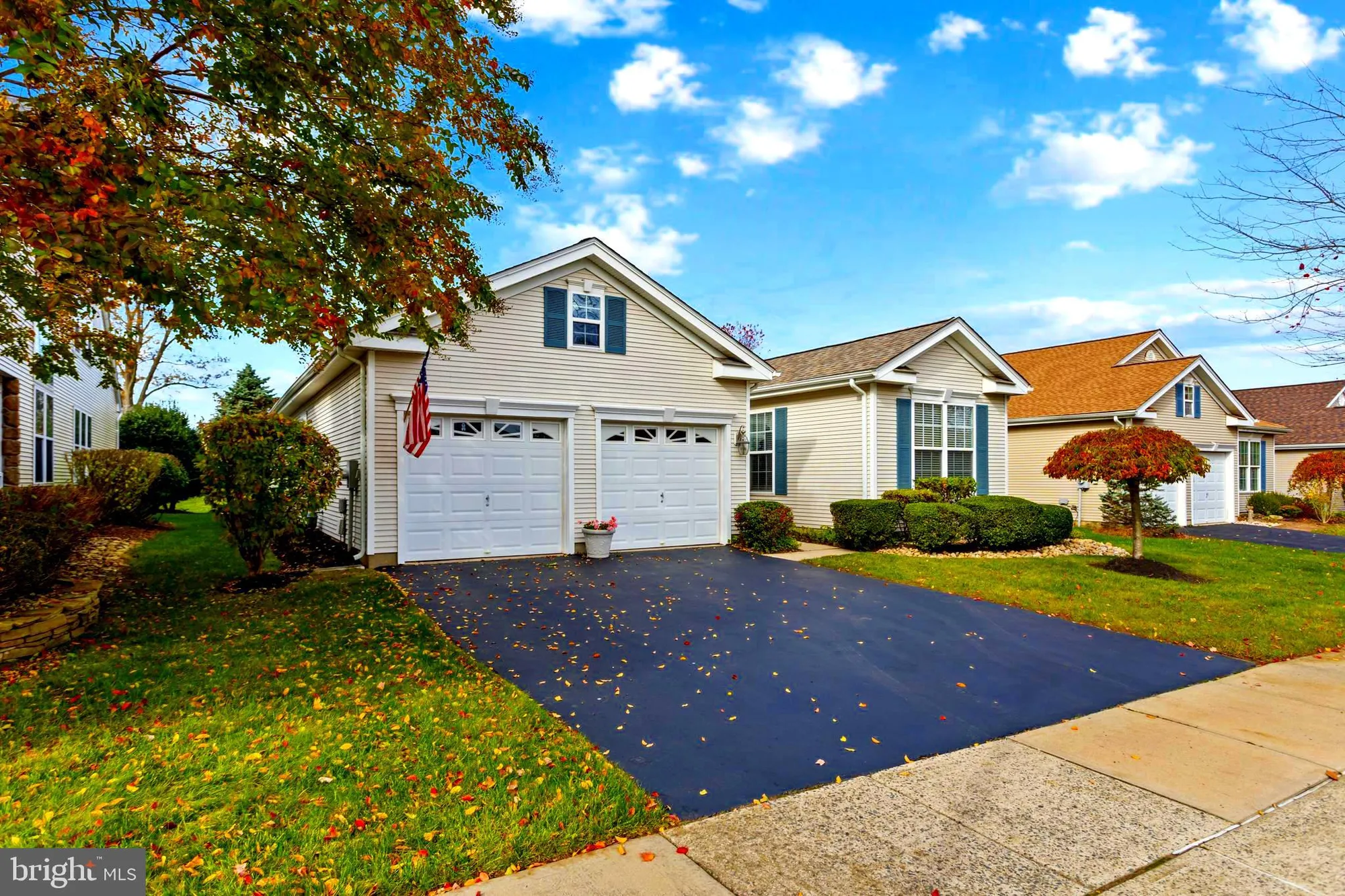 Property Slideshow image 4 of 44 | 10 powderhorn way, Allentown, NJ, 08501