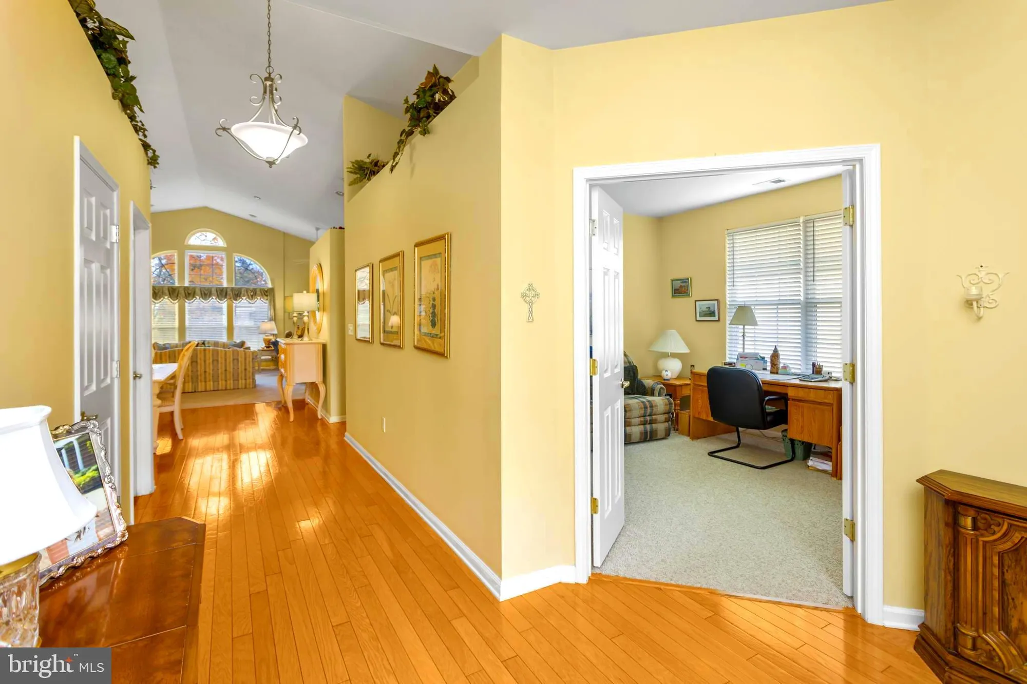 Property Slideshow image 6 of 44 | 10 powderhorn way, Allentown, NJ, 08501