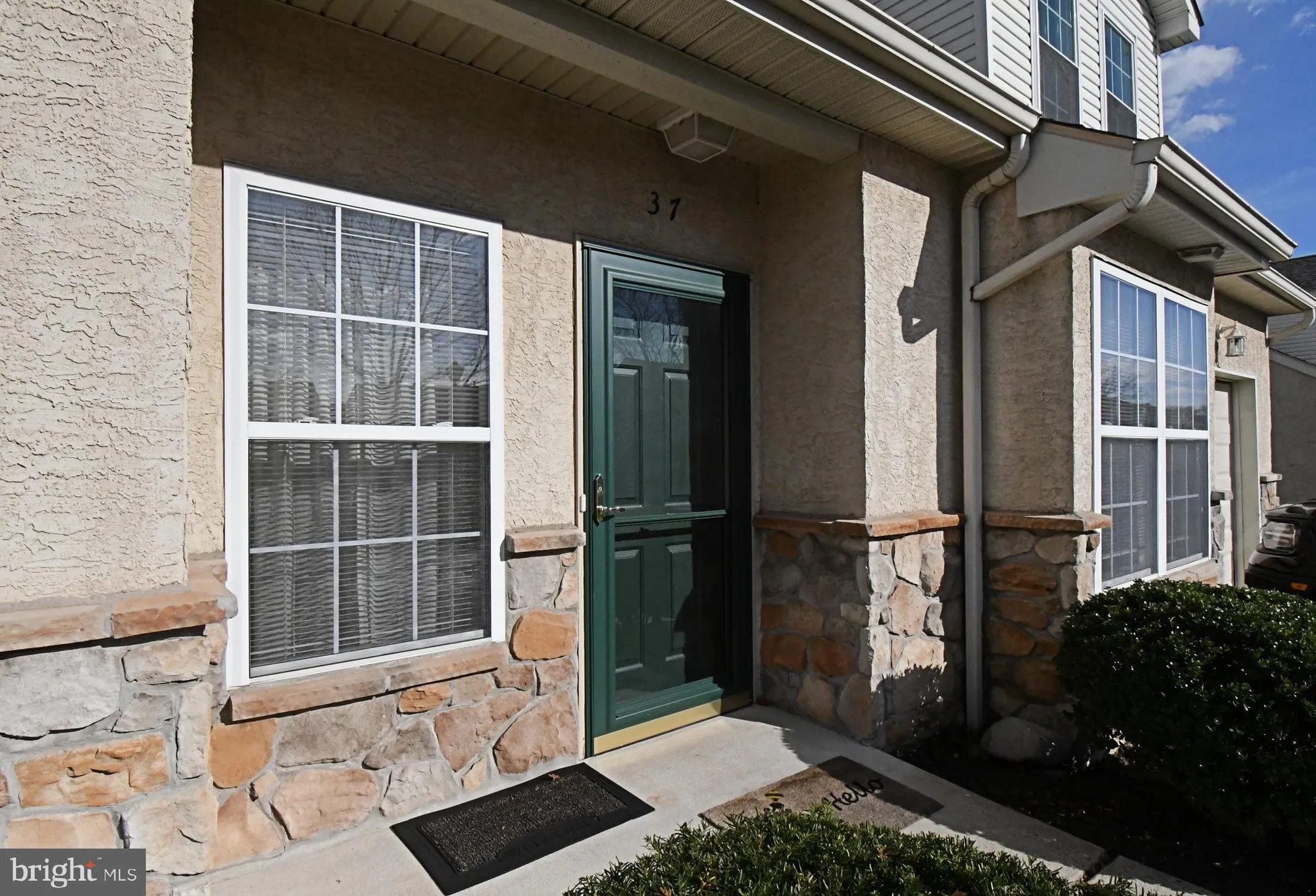 Property Slideshow image 4 of 39 | 37 stuart dr # 37, Norristown, PA, 19401