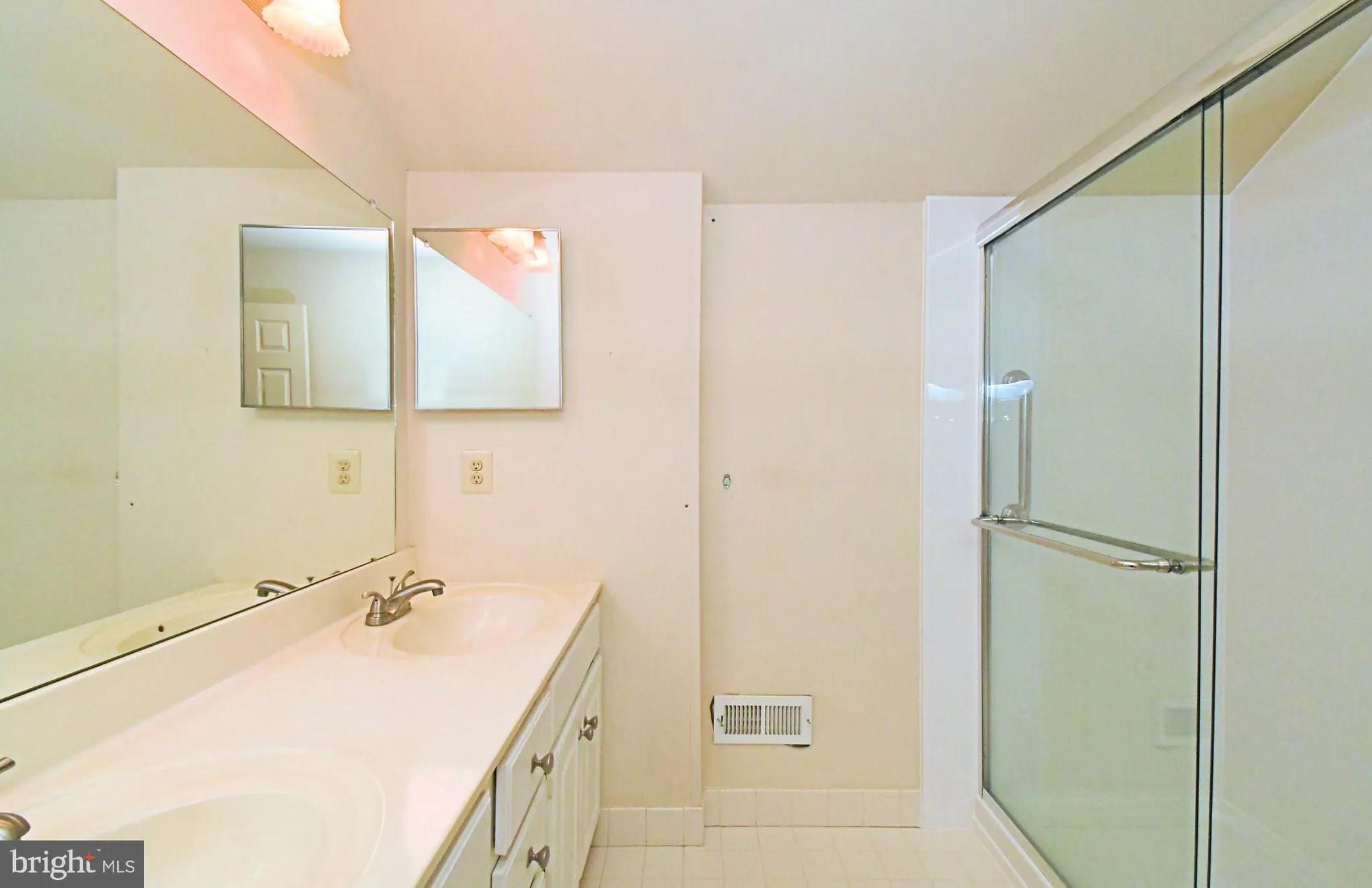 Property Slideshow image 23 of 39 | 37 stuart dr # 37, Norristown, PA, 19401