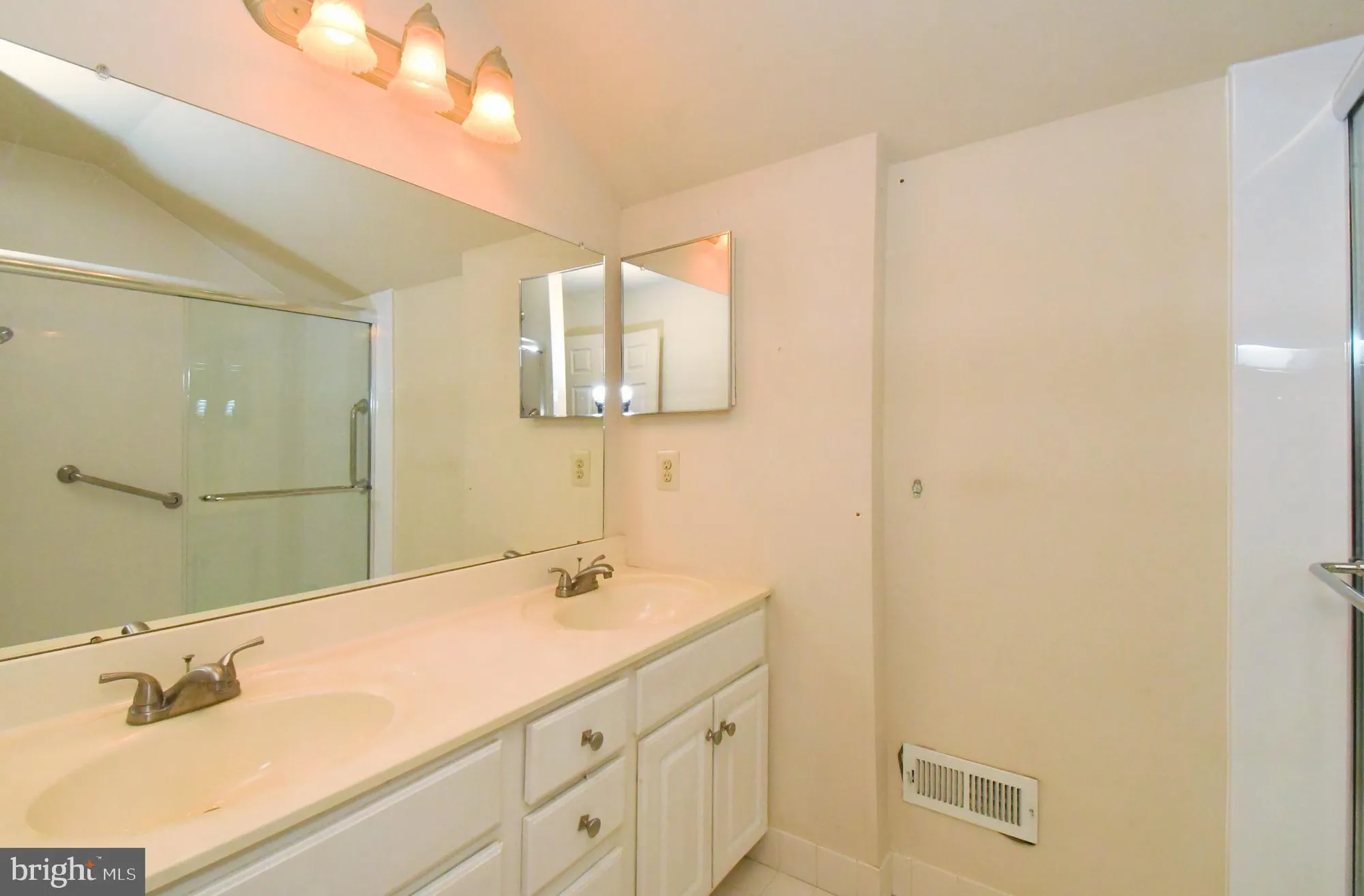 Property Slideshow image 24 of 39 | 37 stuart dr # 37, Norristown, PA, 19401