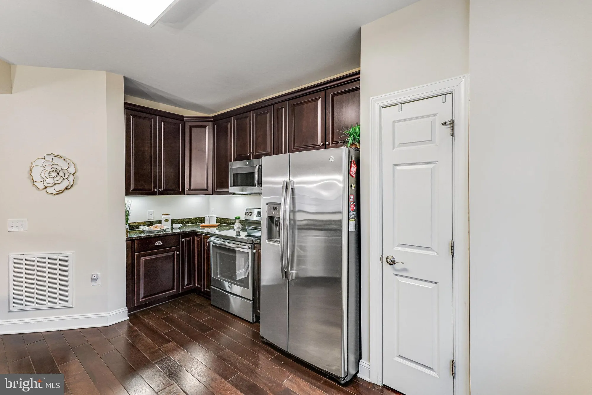 Property Slideshow image 13 of 54 | 15110 heather mill ln apt 201, Haymarket, VA, 20169