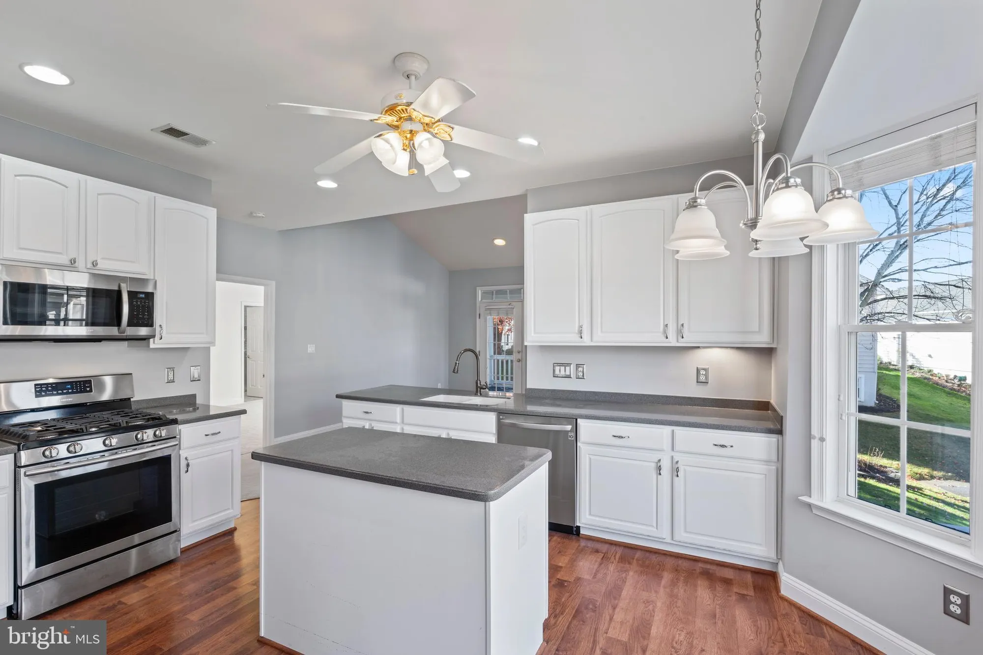 Property Slideshow image 19 of 67 | 13879 crabtree way, Gainesville, VA, 20155
