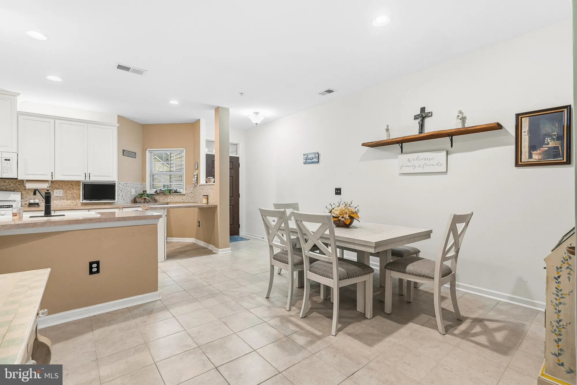 Property Slideshow image 4 of 38 | 1125 arbour ln, Quakertown, PA, 18951