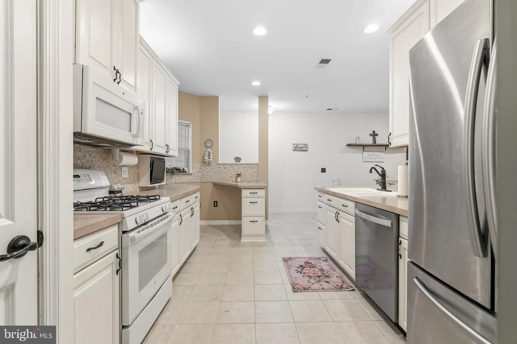 Property Slideshow image 8 of 38 | 1125 arbour ln, Quakertown, PA, 18951