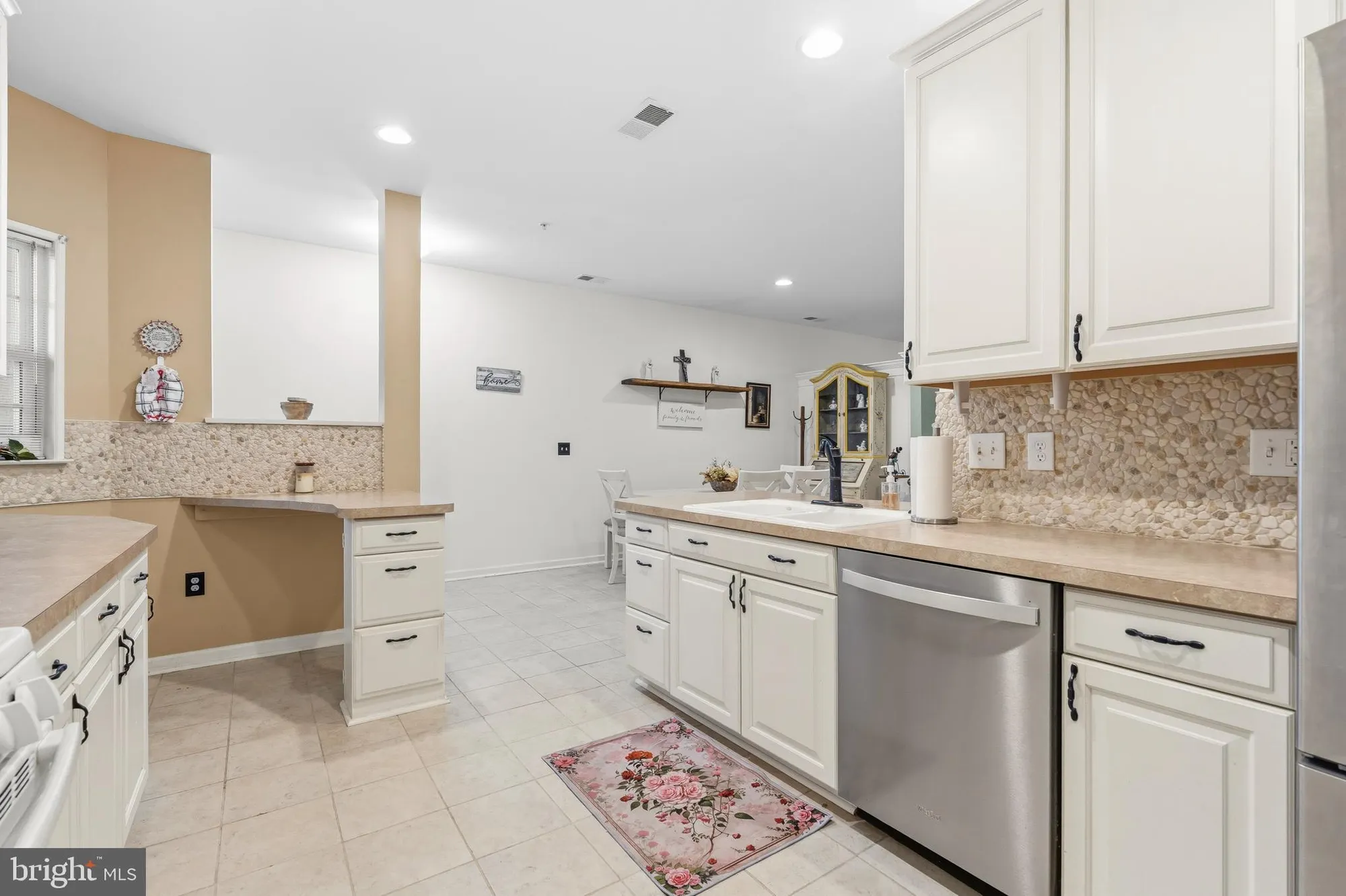 Property Slideshow image 10 of 38 | 1125 arbour ln, Quakertown, PA, 18951