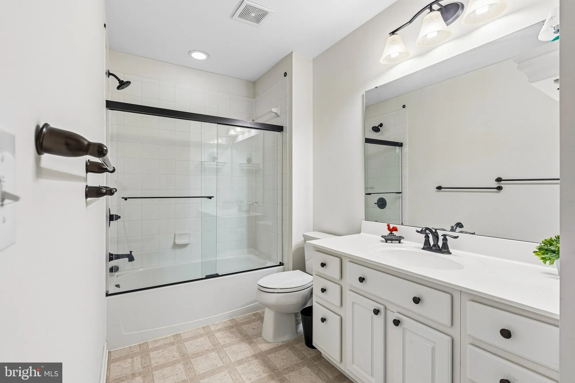 Property Slideshow image 25 of 38 | 1125 arbour ln, Quakertown, PA, 18951