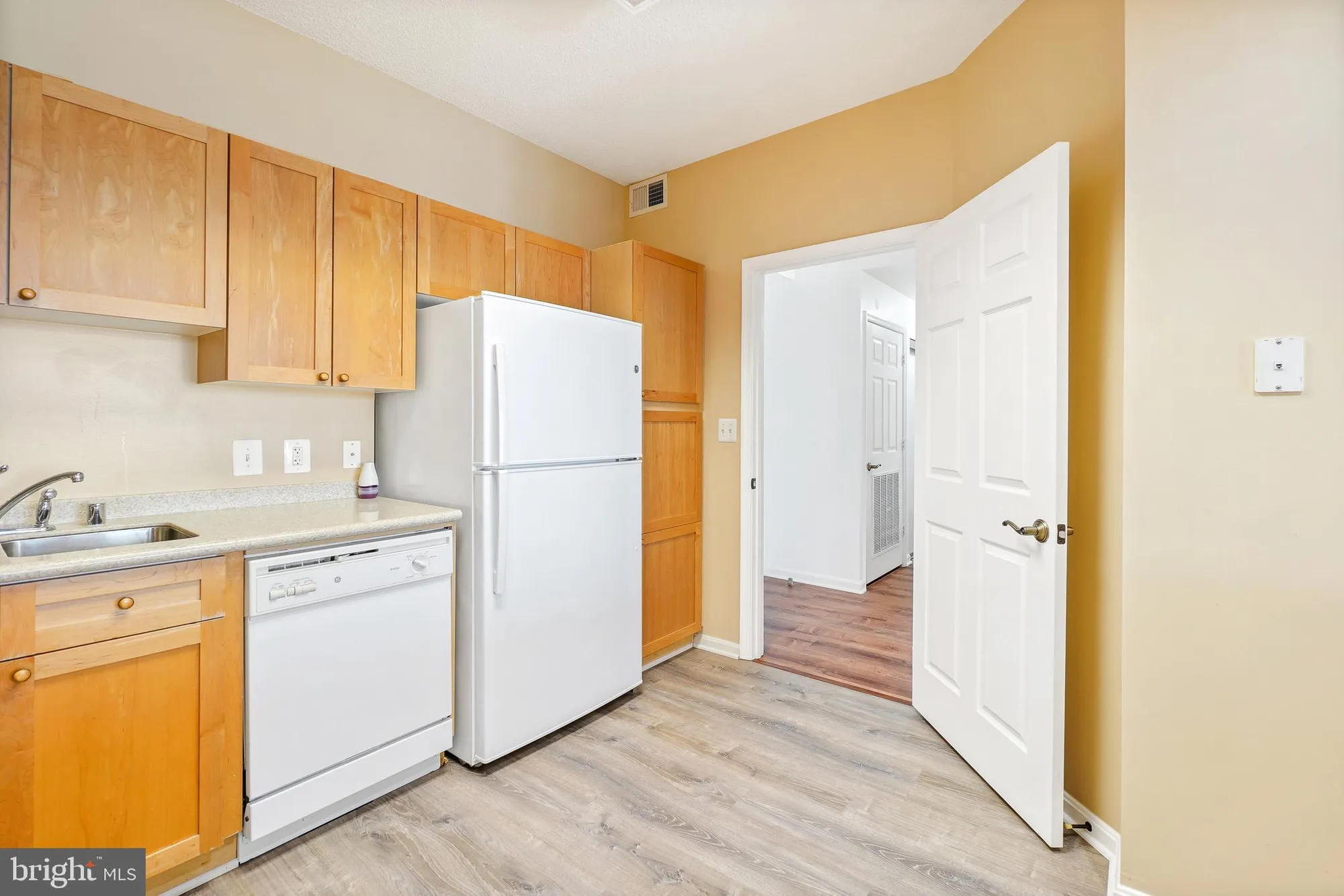 Property Slideshow image 8 of 30 | 2901 s leisure world blvd 524, Silver Spring, MD, 20906