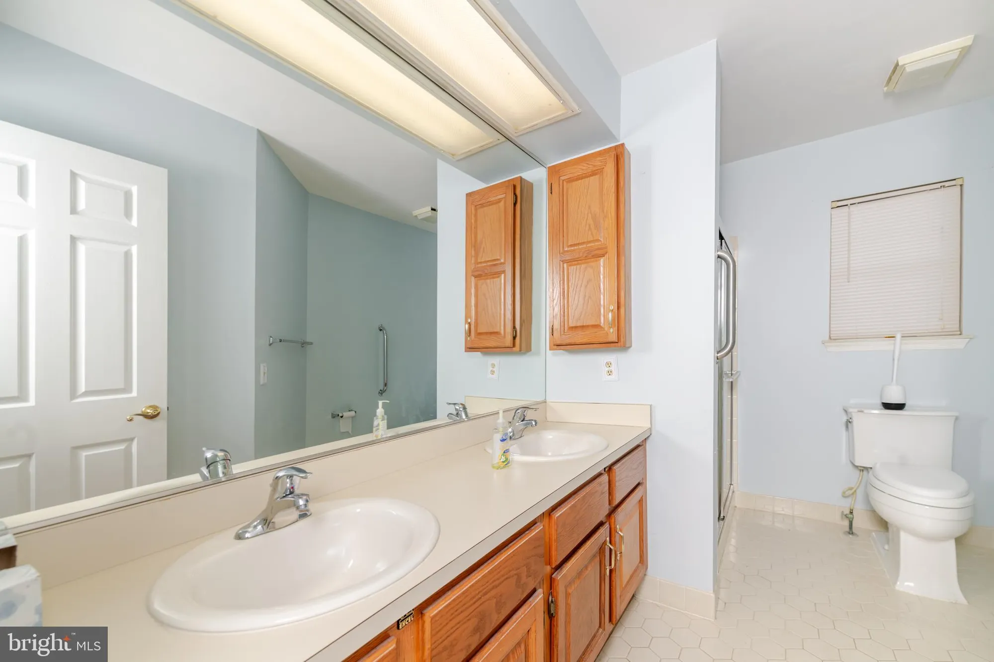 Property Slideshow image 12 of 23 | 519 petunia ln n # la # n, Whiting, NJ, 08759