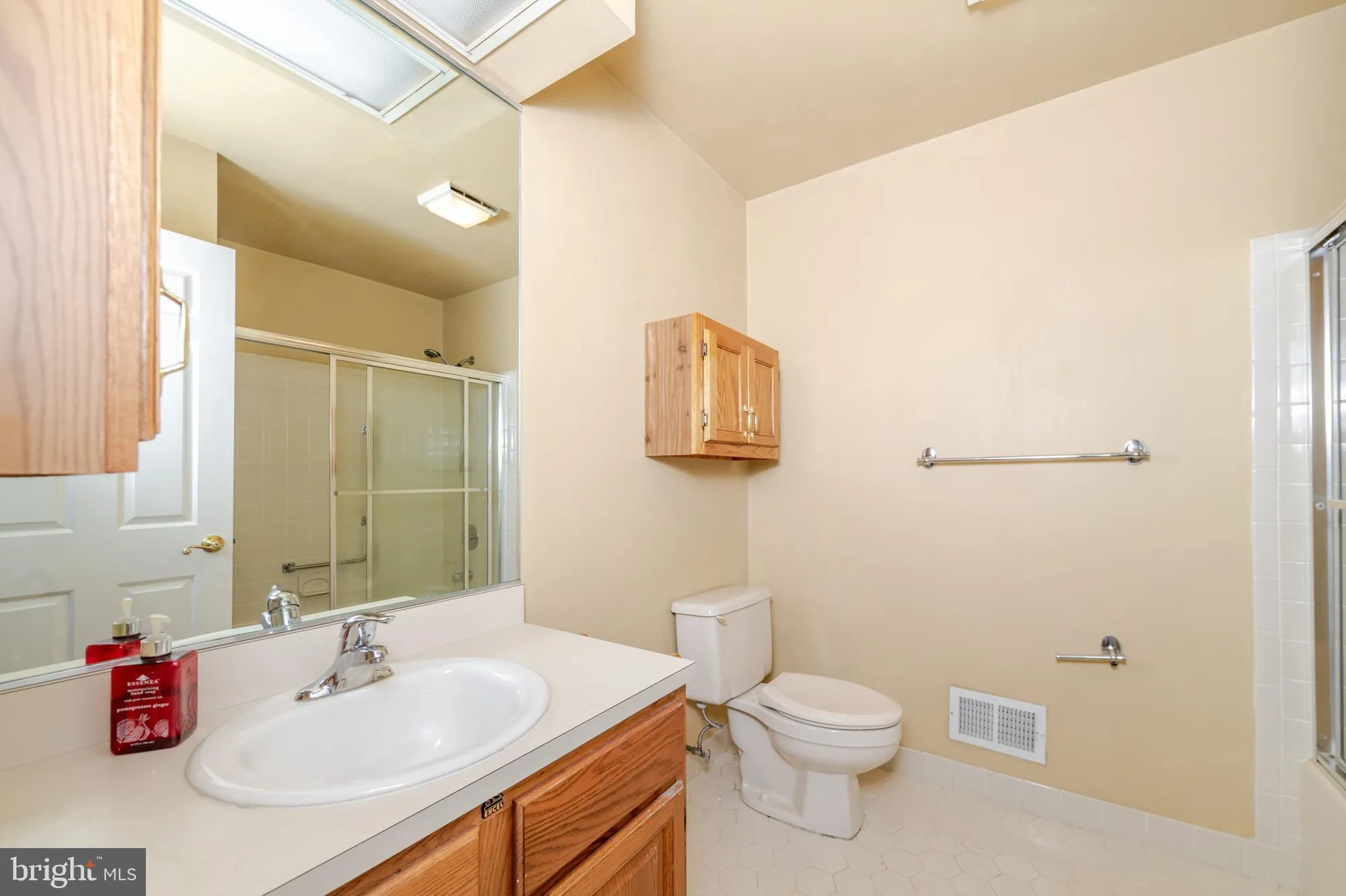 Property Slideshow image 16 of 23 | 519 petunia ln n # la # n, Whiting, NJ, 08759