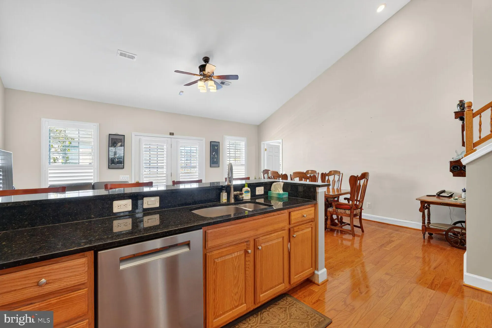 Property Slideshow image 4 of 24 | 8912 yellow daisy pl, Lorton, VA, 22079