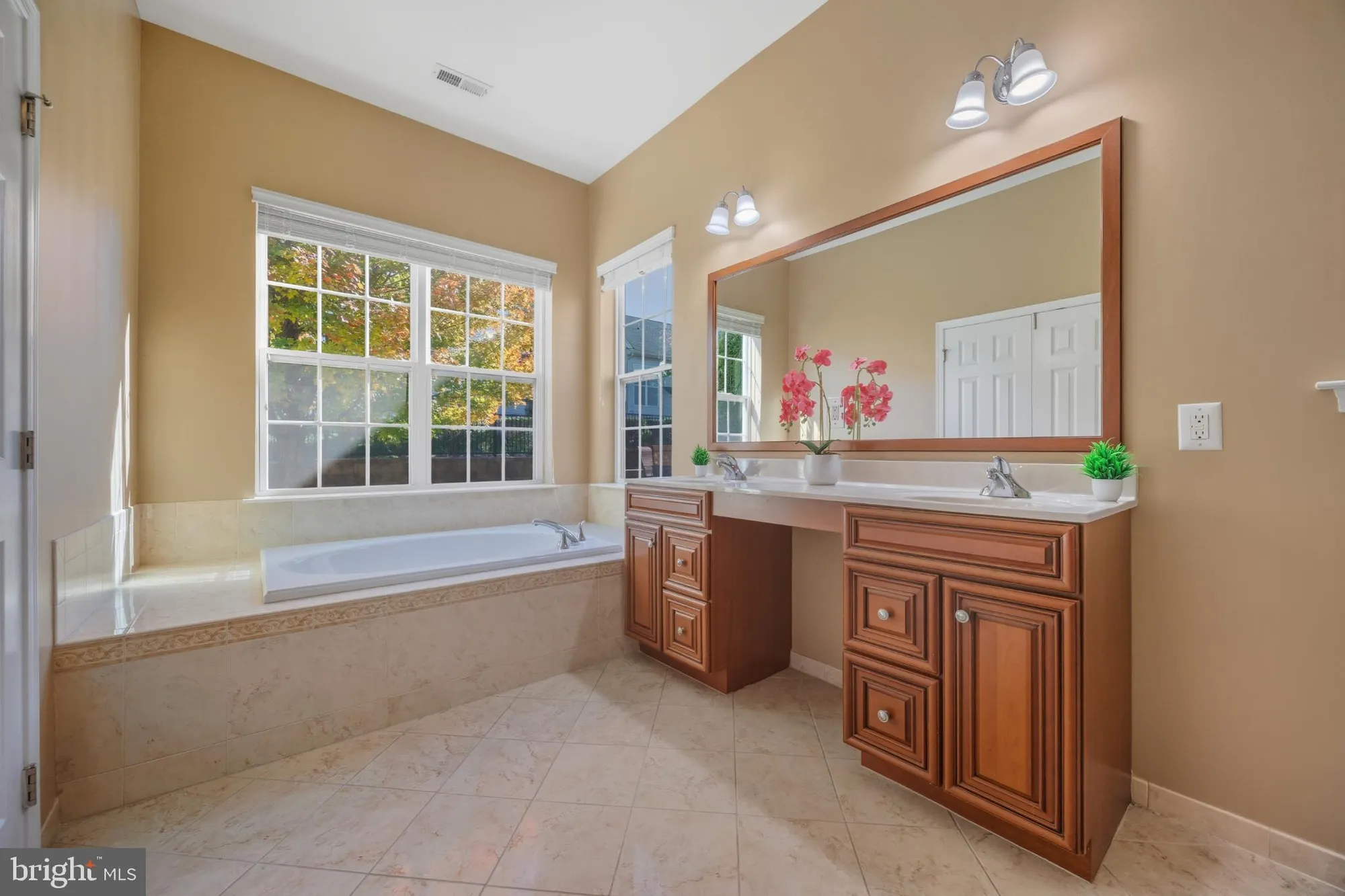 Property Slideshow image 23 of 43 | 24 fisher island ct, Monroe Township, NJ, 08831
