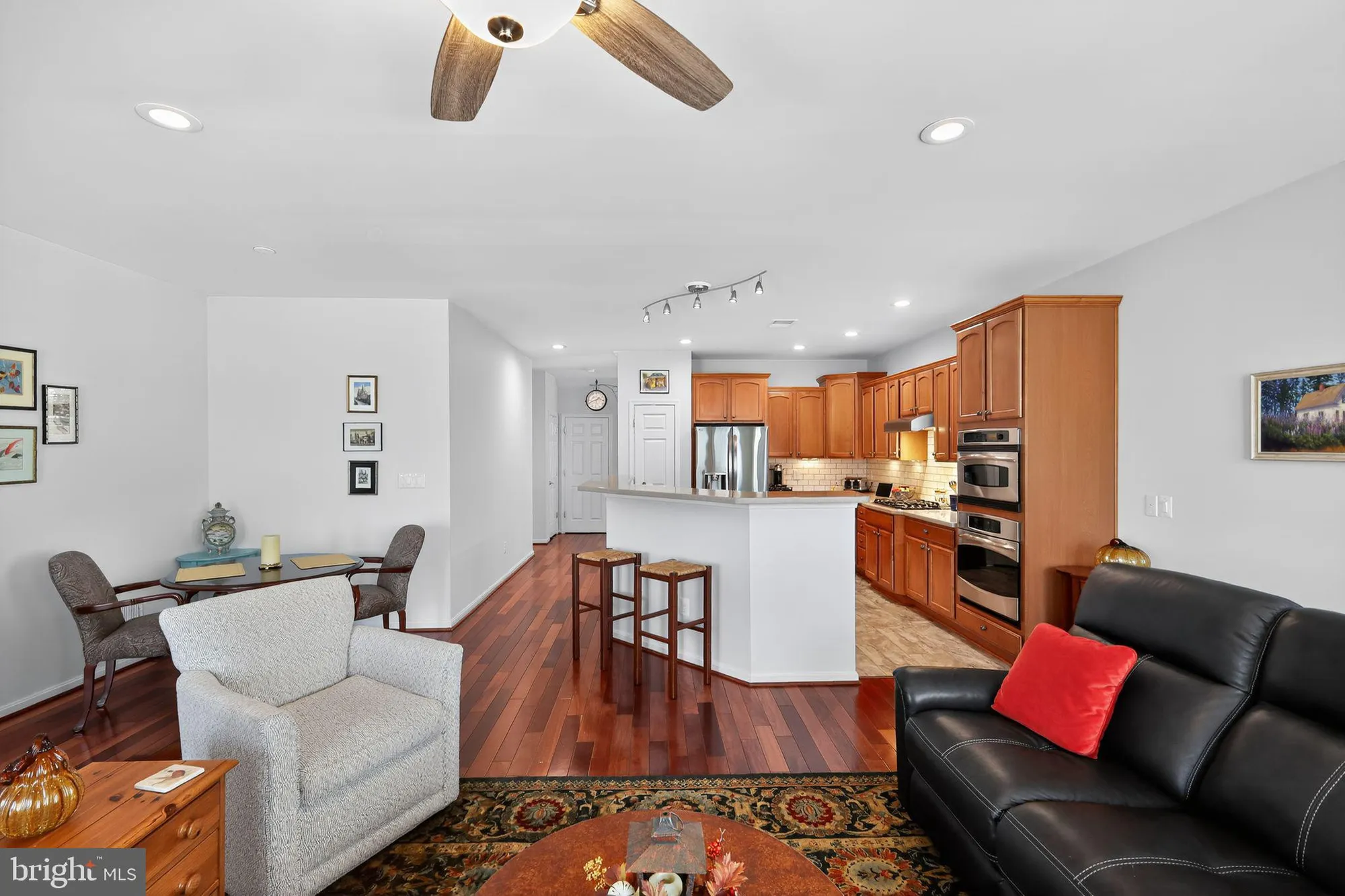 Property Slideshow image 7 of 41 | 6013 piney grove way, Gainesville, VA, 20155