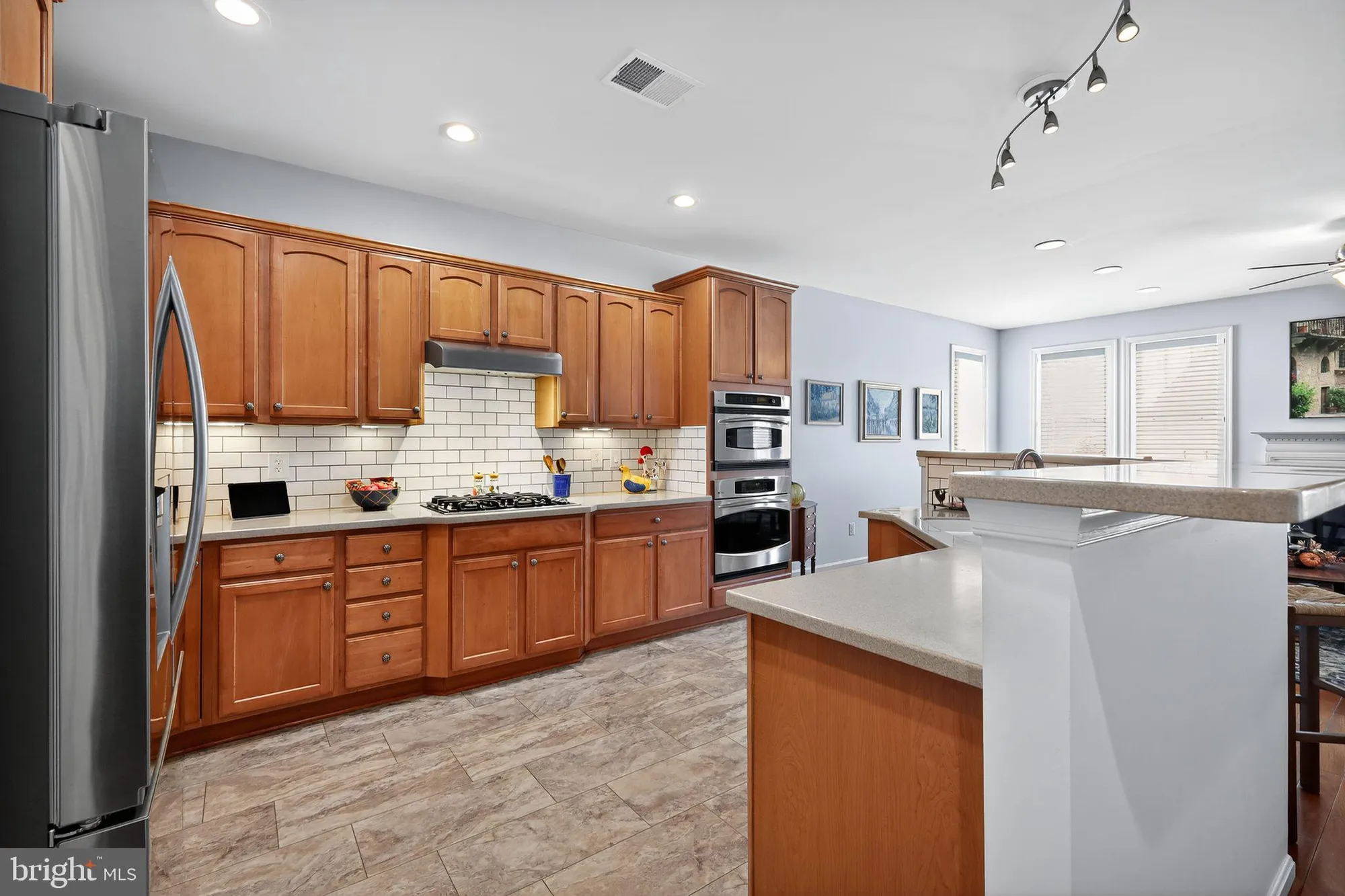 Property Slideshow image 8 of 41 | 6013 piney grove way, Gainesville, VA, 20155