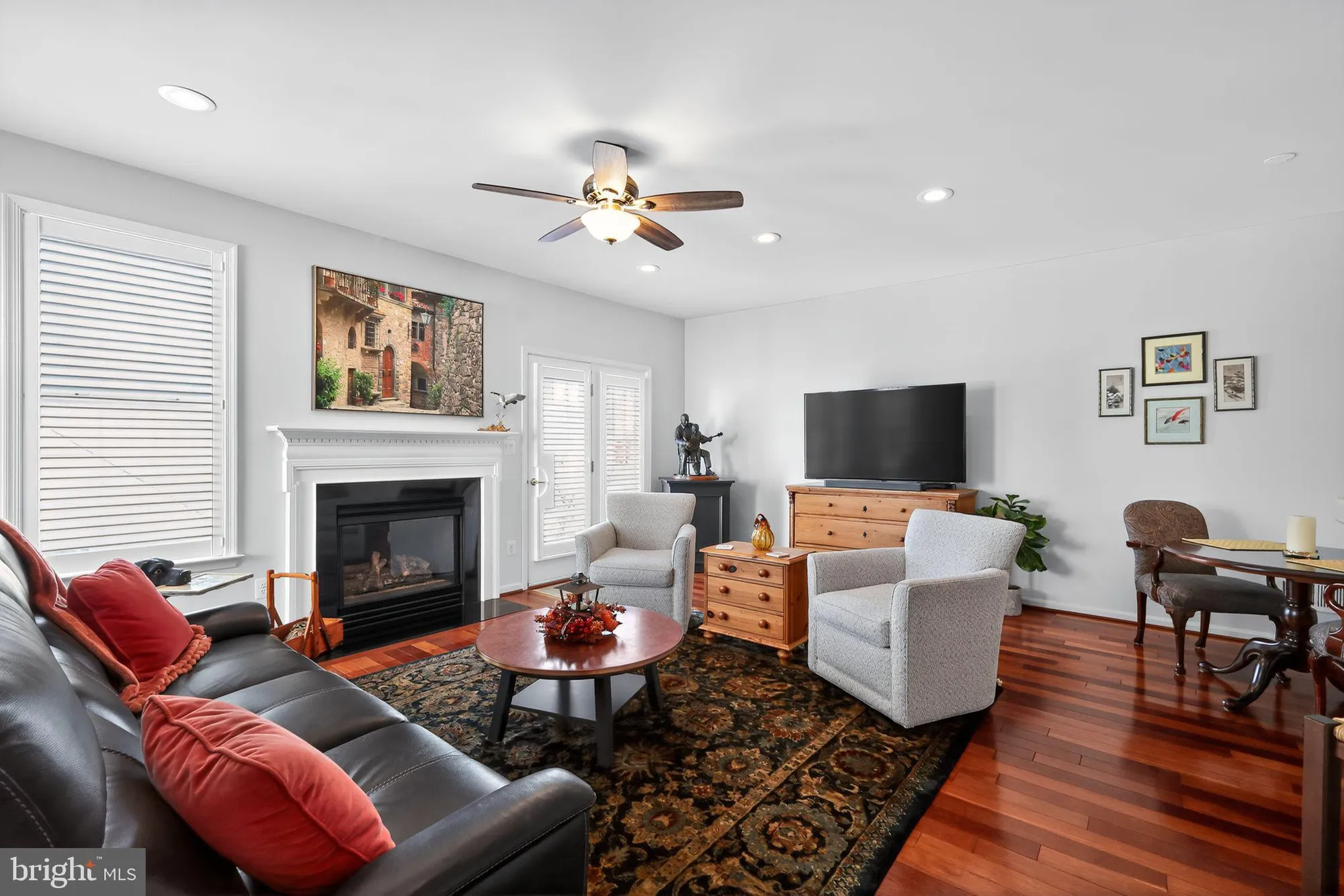 Property Slideshow image 12 of 41 | 6013 piney grove way, Gainesville, VA, 20155