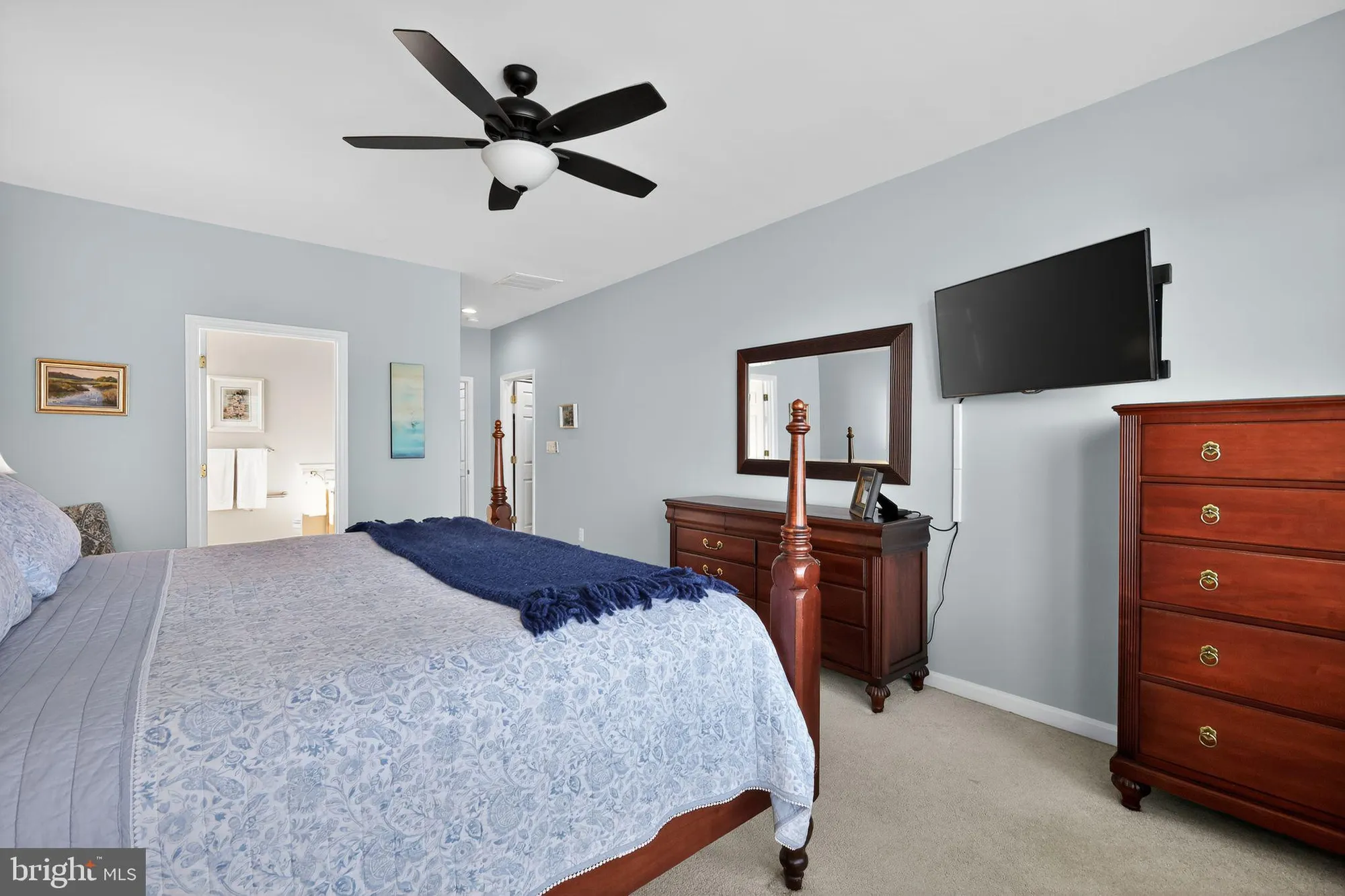 Property Slideshow image 14 of 41 | 6013 piney grove way, Gainesville, VA, 20155