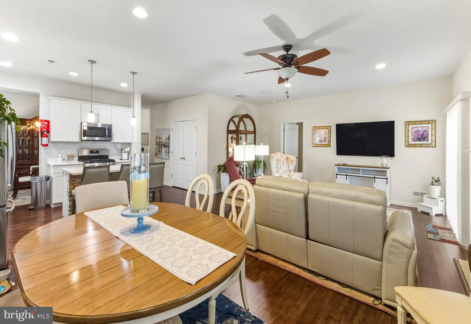 Property Slideshow image 10 of 23 | 504 castlebay dr, Williamstown, NJ, 08094