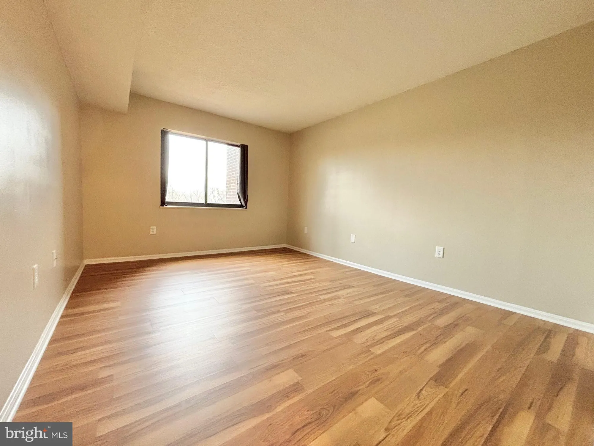 Property Slideshow image 7 of 13 | 15107 interlachen dr 2-702, Silver Spring, MD, 20906
