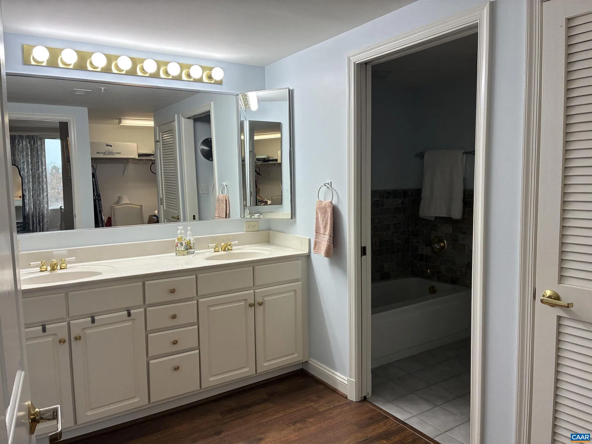 Property Slideshow image 18 of 30 | 500 crestwood dr 2403, Charlottesville, VA, 22903