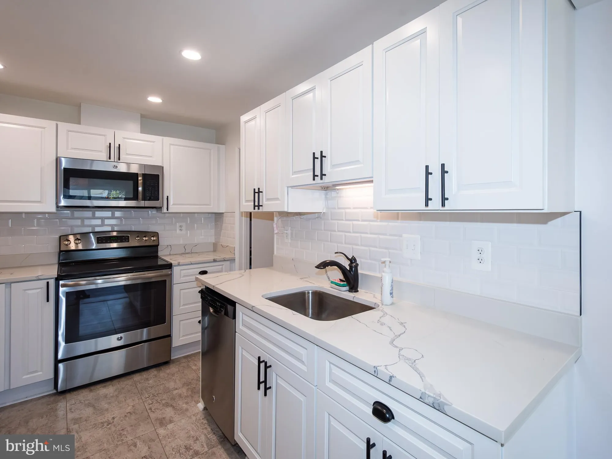 Property Slideshow image 16 of 34 | 15422 bramblewood dr # 21-b, Silver Spring, MD, 20906