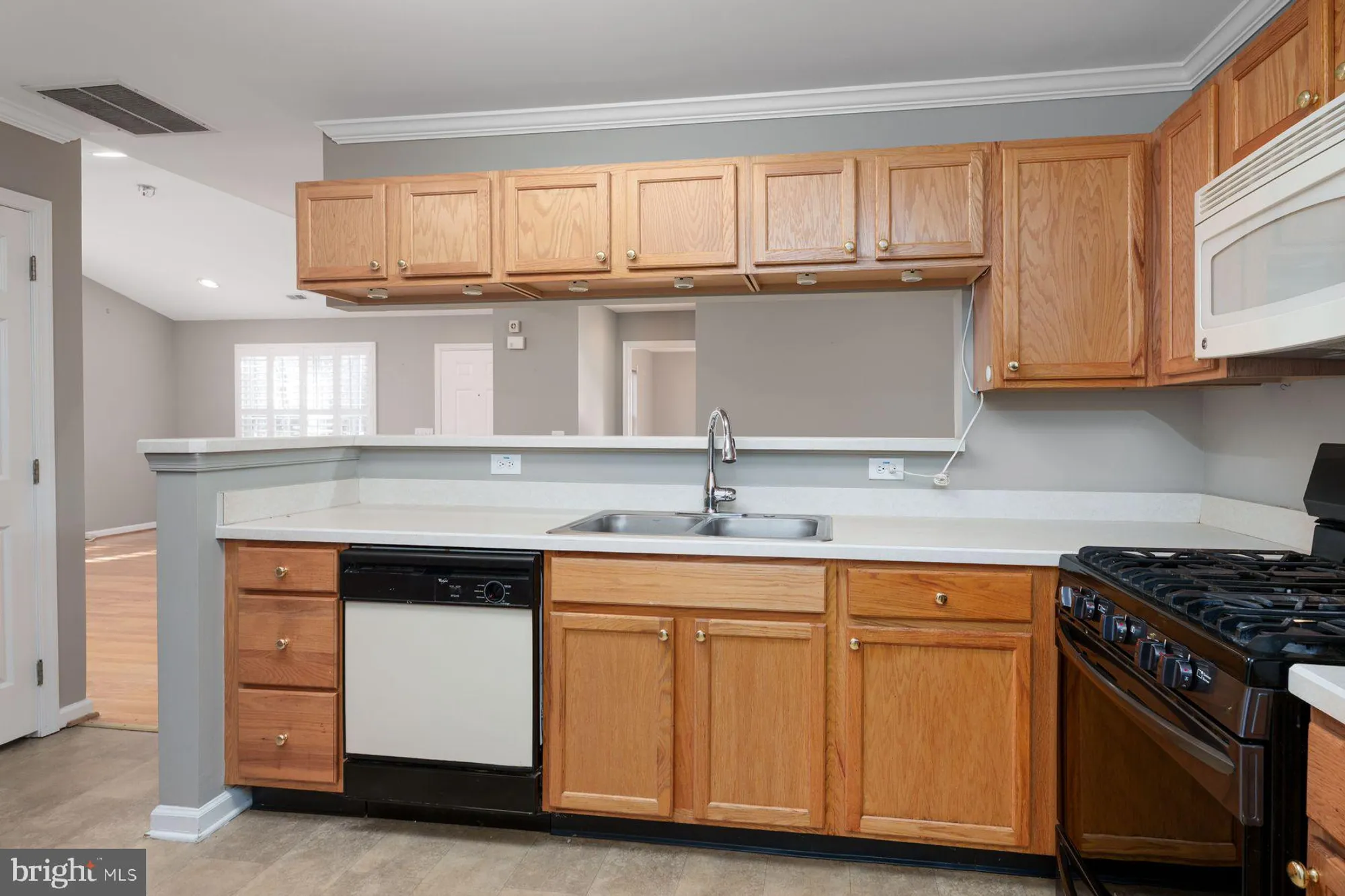 Property Slideshow image 15 of 23 | 131 point ct, Lawrence Township, NJ, 08648