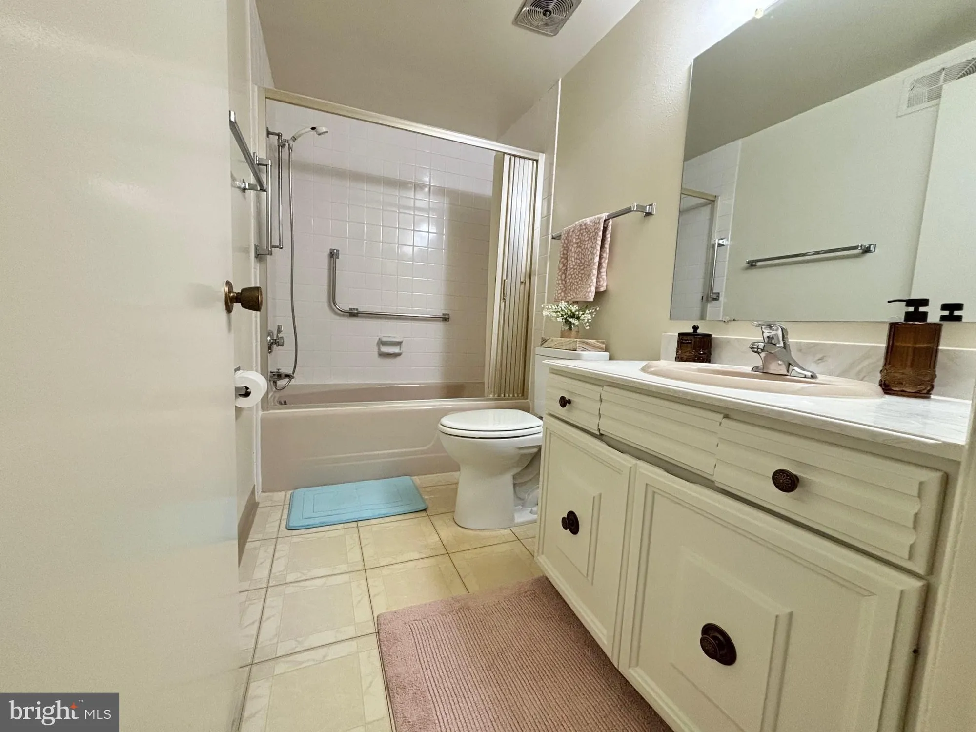 Property Slideshow image 10 of 18 | 3352 chiswick ct 57-3e, Silver Spring, MD, 20906