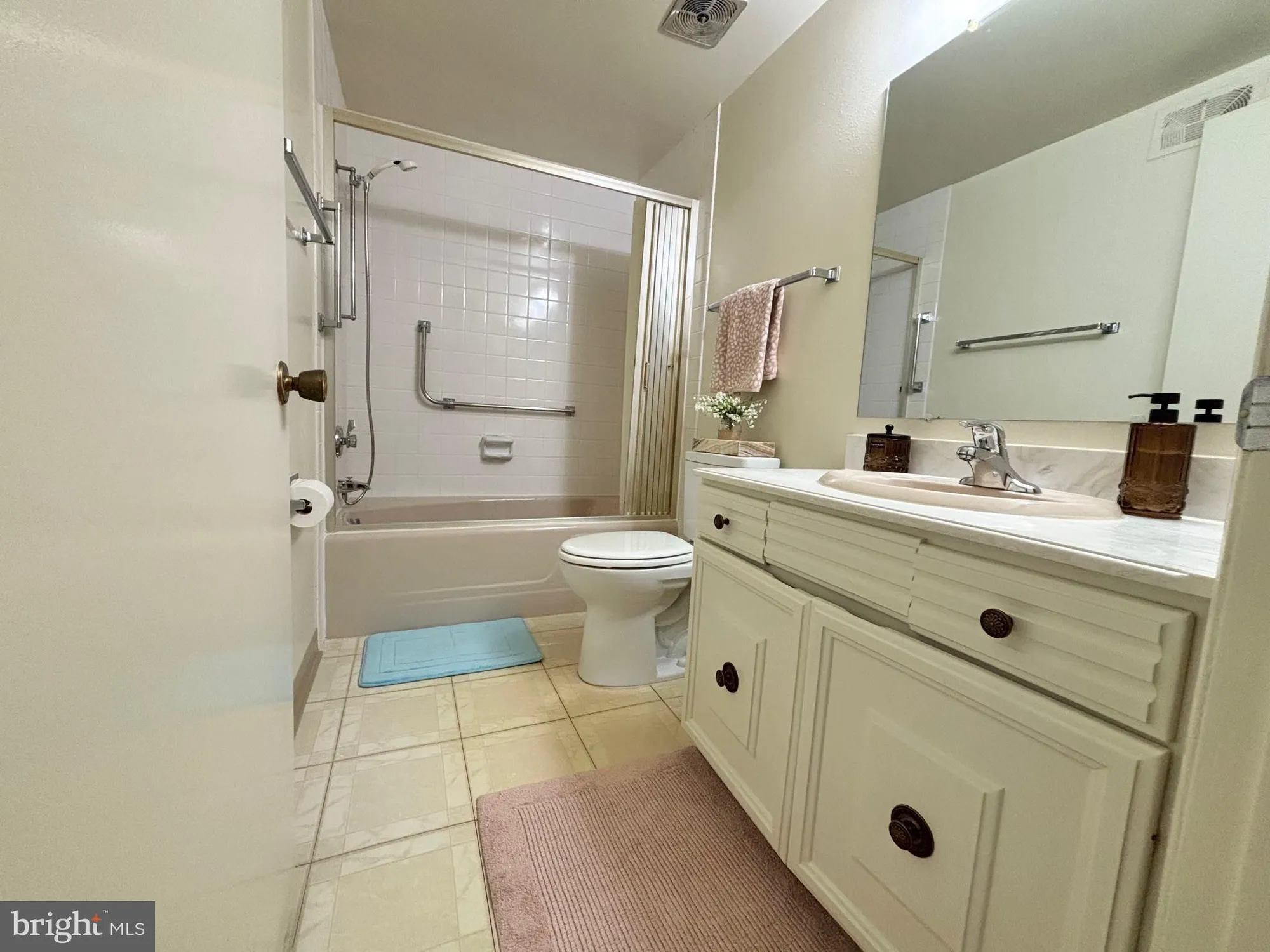 Property Slideshow image 8 of 18 | 3352 chiswick ct 57-3e, Silver Spring, MD, 20906