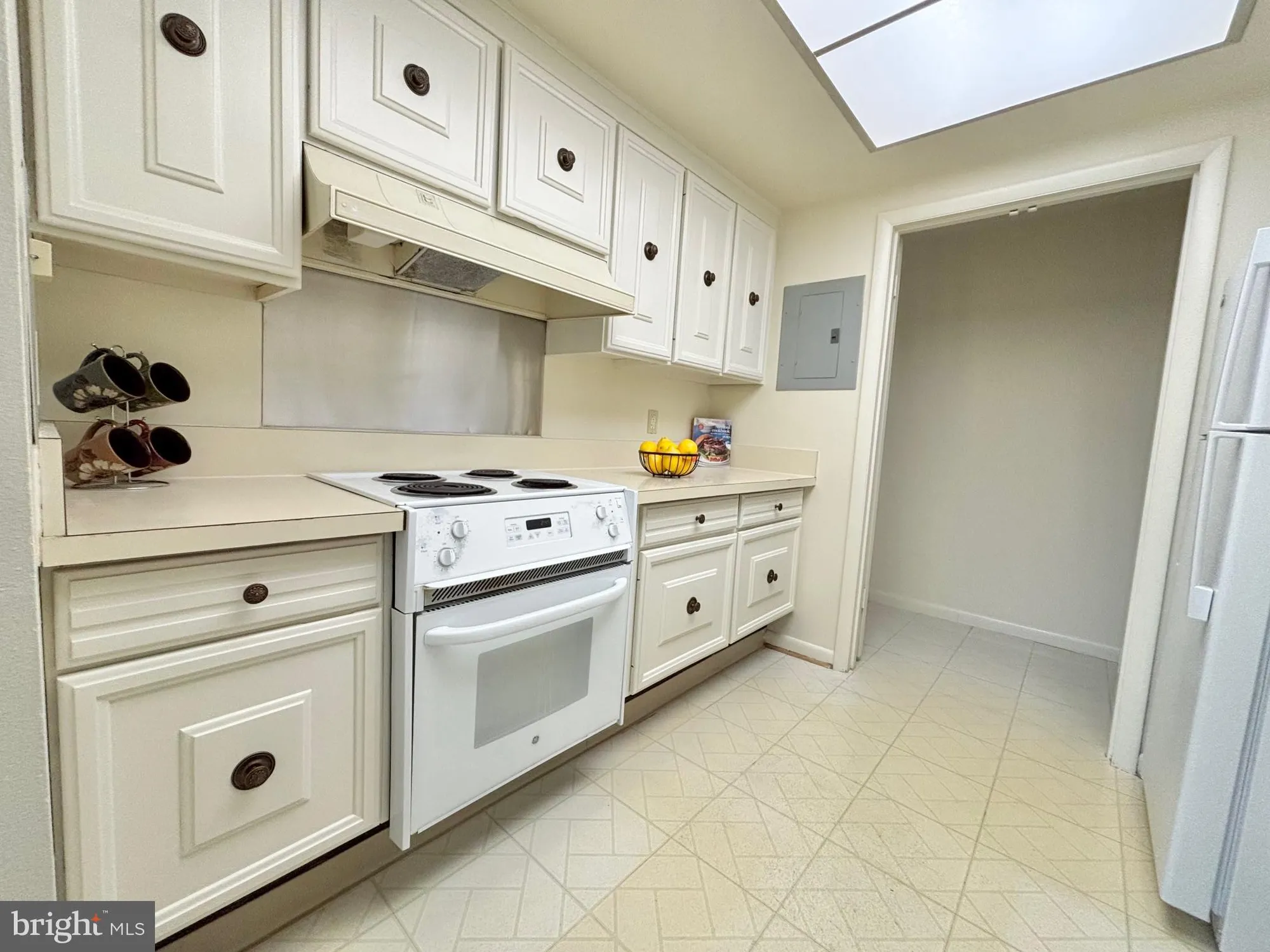 Property Slideshow image 4 of 18 | 3352 chiswick ct 57-3e, Silver Spring, MD, 20906