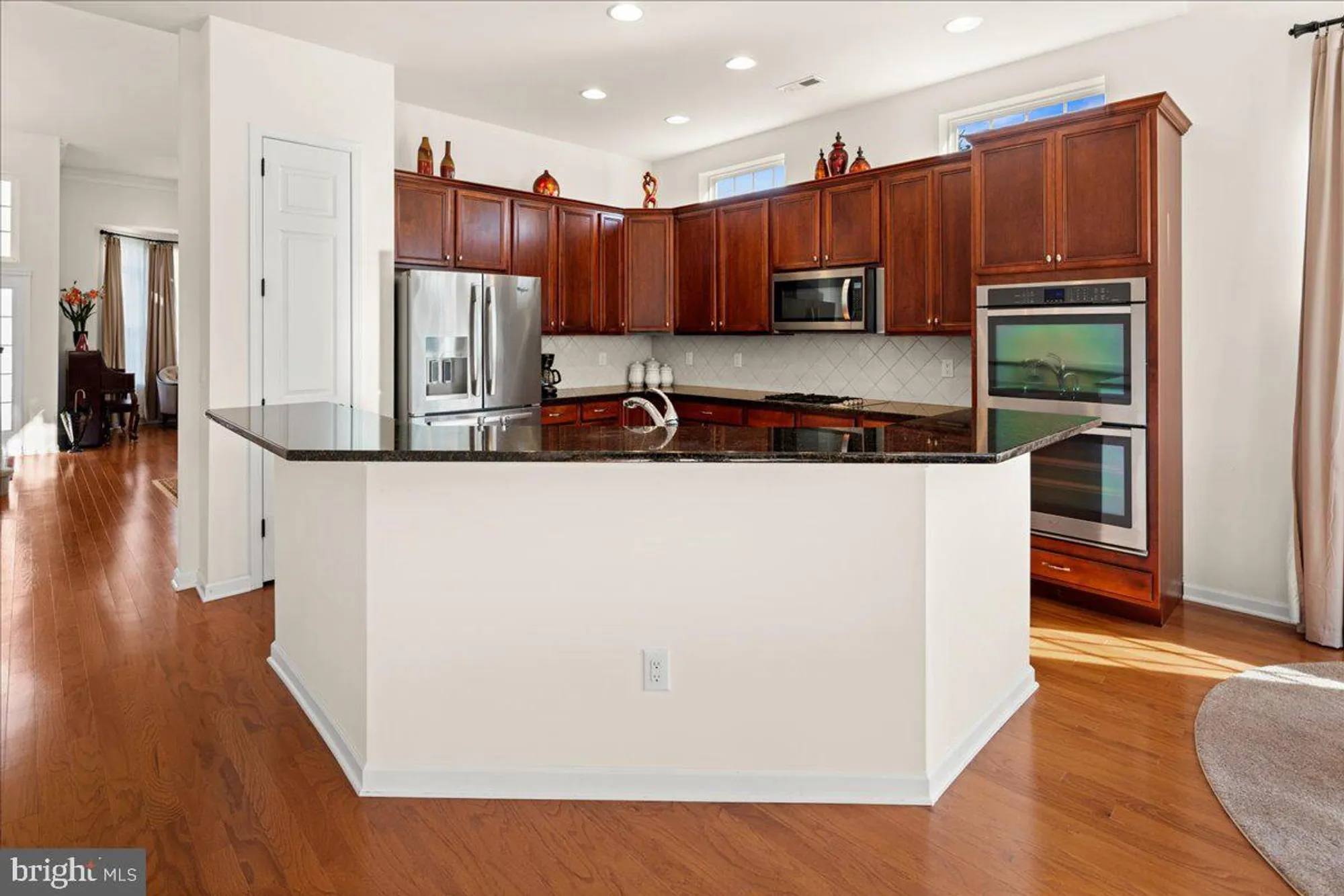 Property Slideshow image 14 of 65 | 9 bellingham dr, Kendall Park, NJ, 08824