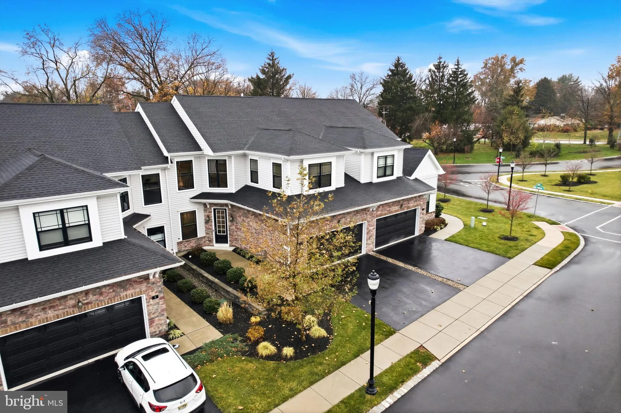 Property Slideshow image 3 of 56 | 4 dogleg ln, Lawrenceville, NJ, 08648