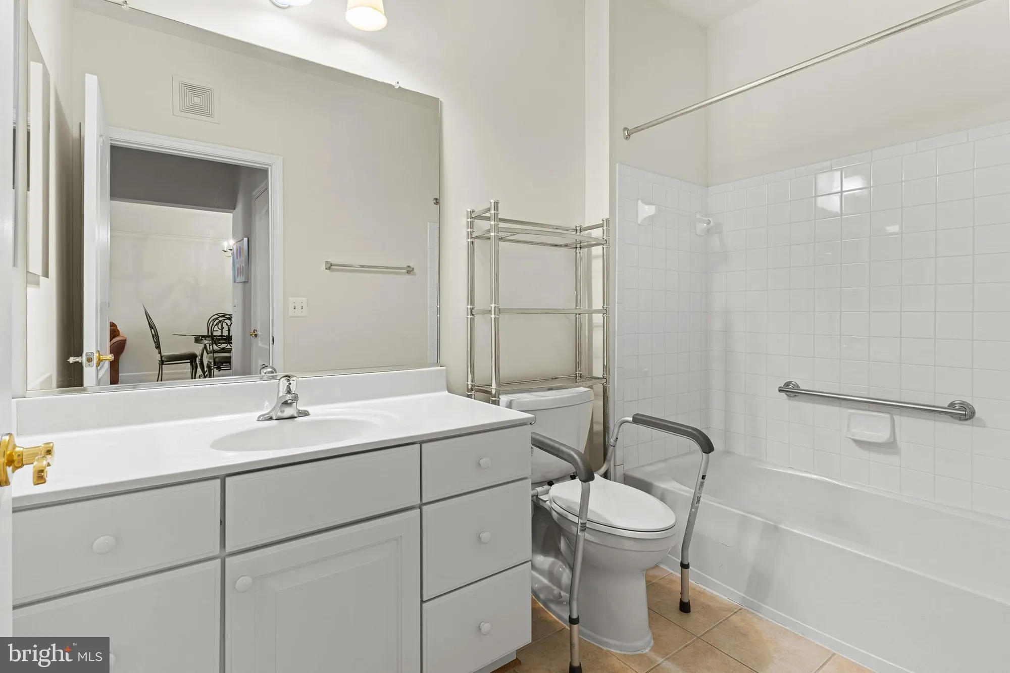 Property Slideshow image 15 of 16 | 8615 wandering fox trl 208, Odenton, MD, 21113