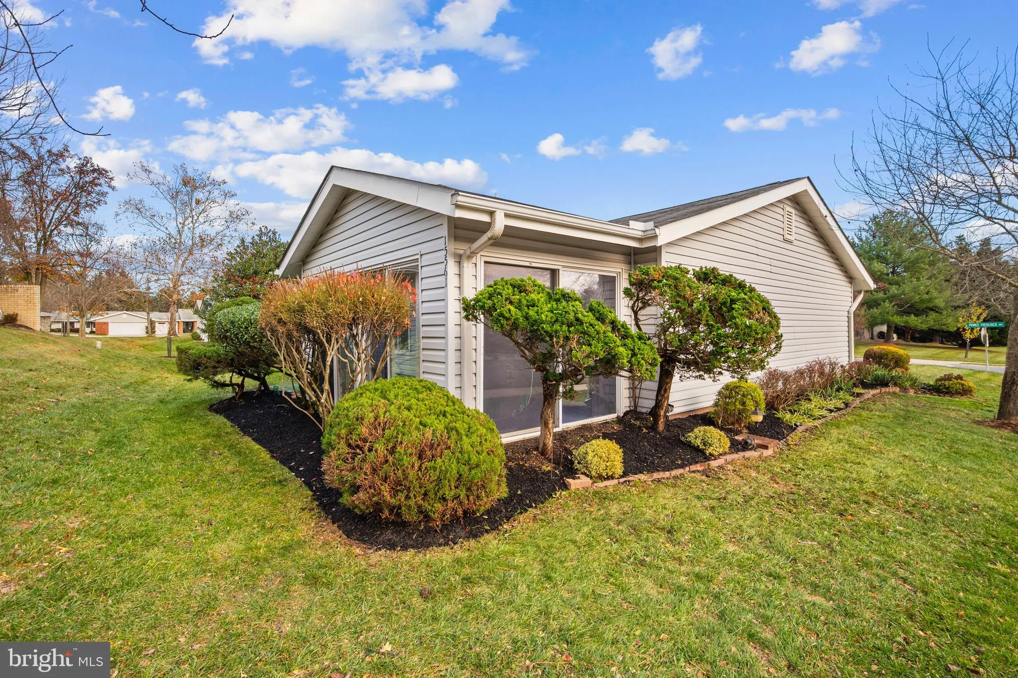 Property Slideshow image 2 of 33 | 15561 prince frederick way # 114-a, Silver Spring, MD, 20906