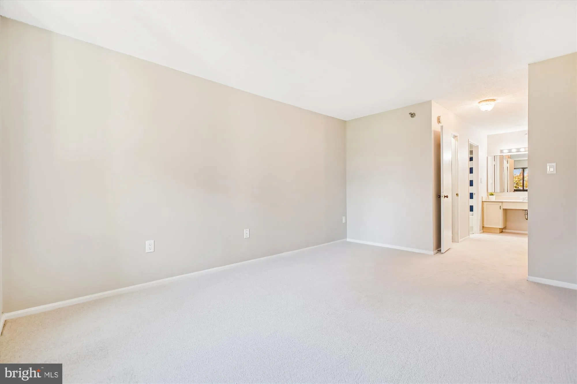 Property Slideshow image 12 of 50 | 15115 interlachen dr 3-308, Silver Spring, MD, 20906