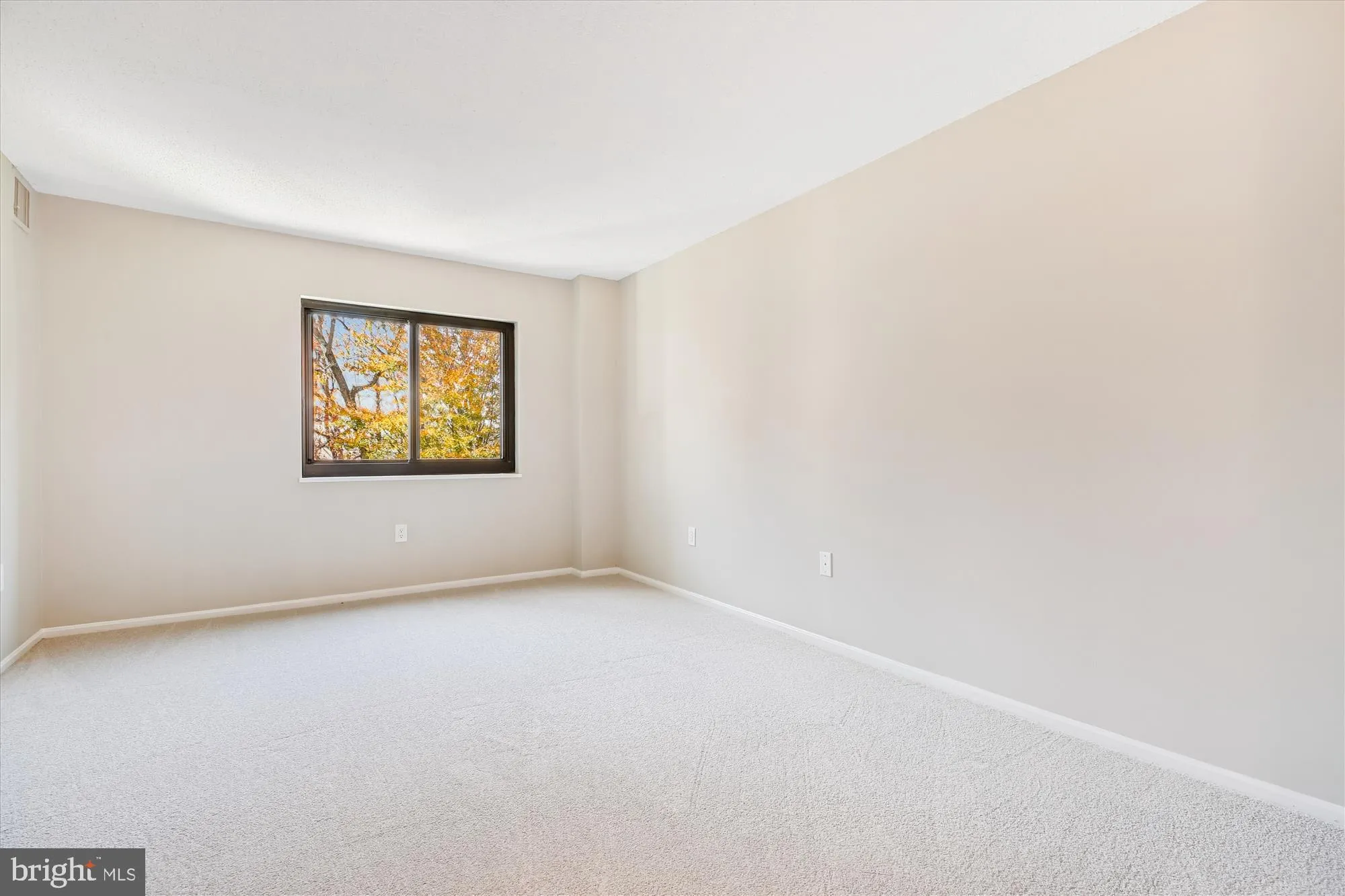 Property Slideshow image 11 of 50 | 15115 interlachen dr 3-308, Silver Spring, MD, 20906