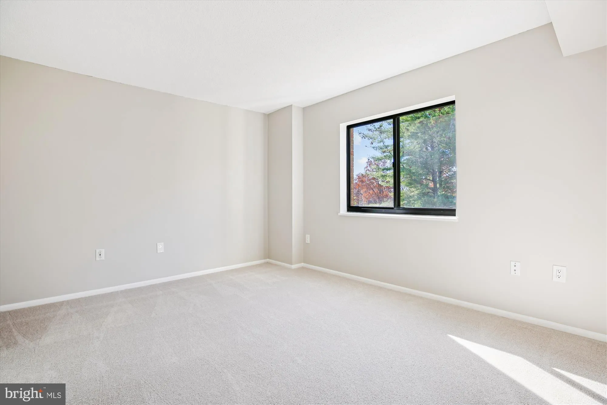 Property Slideshow image 17 of 50 | 15115 interlachen dr 3-308, Silver Spring, MD, 20906