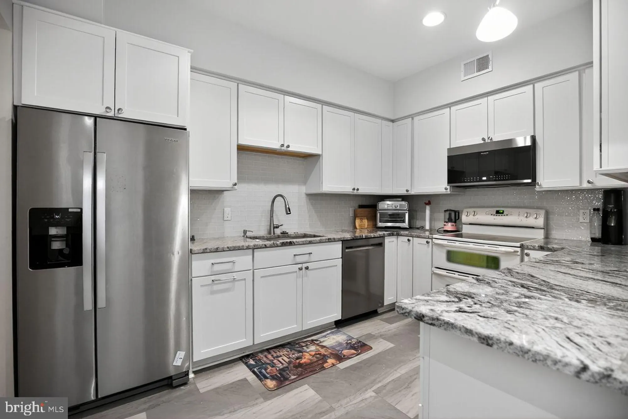 Property Slideshow image 12 of 36 | 506 penny ln c14, Philadelphia, PA, 19111