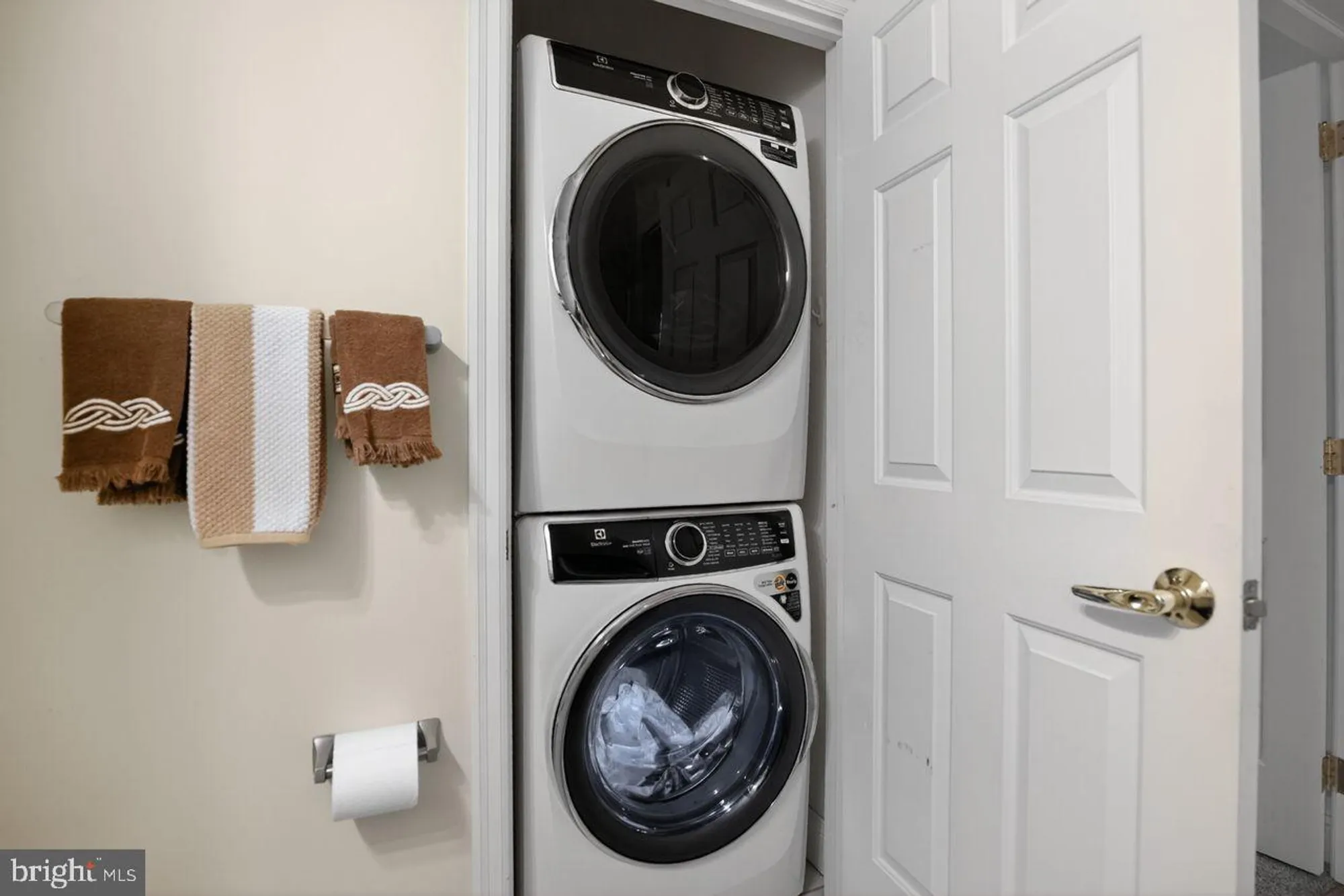 Property Slideshow image 17 of 36 | 506 penny ln c14, Philadelphia, PA, 19111