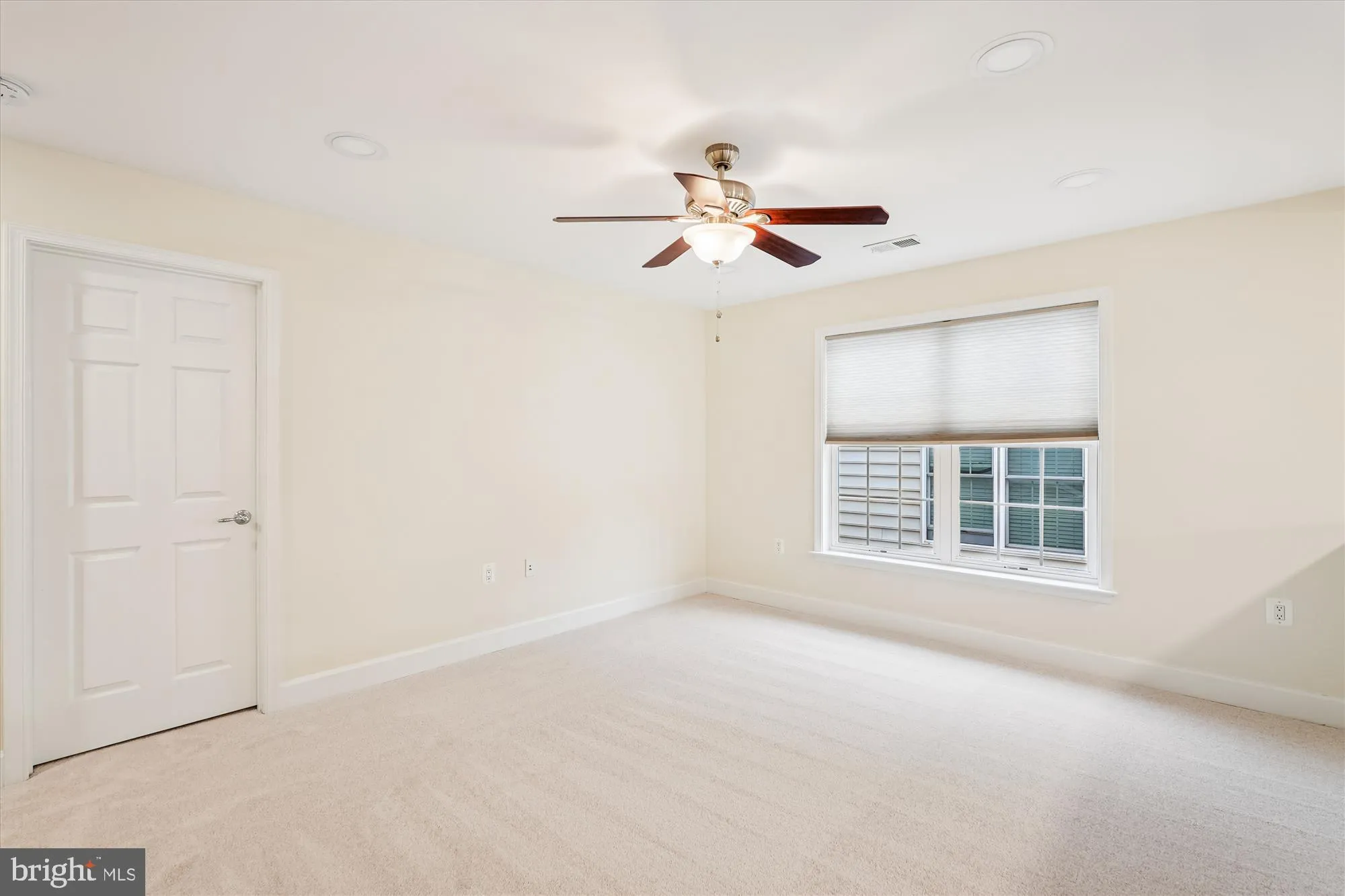 Property Slideshow image 18 of 28 | 20439 old grey pl, Ashburn, VA, 20147