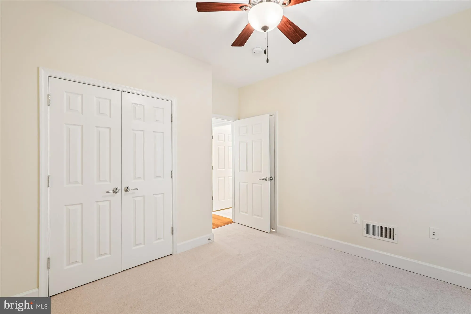 Property Slideshow image 25 of 28 | 20439 old grey pl, Ashburn, VA, 20147