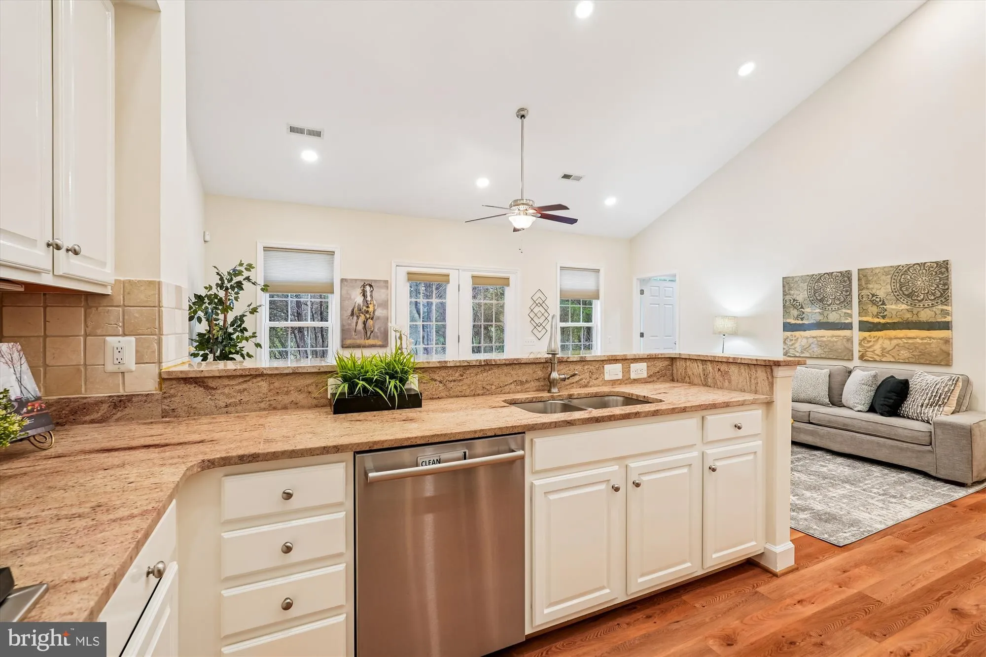 Property Slideshow image 9 of 28 | 20439 old grey pl, Ashburn, VA, 20147