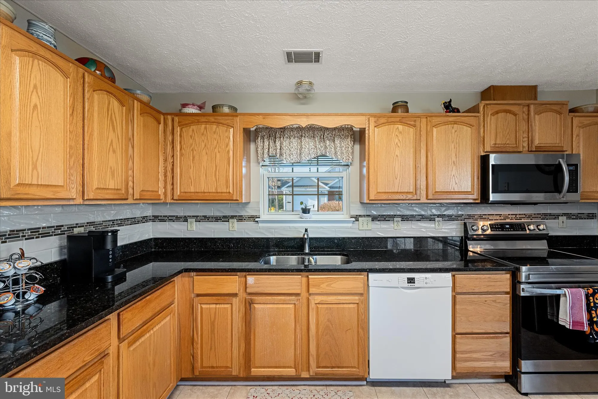 Property Slideshow image 16 of 32 | 203 crestwood ln, Winchester, VA, 22602
