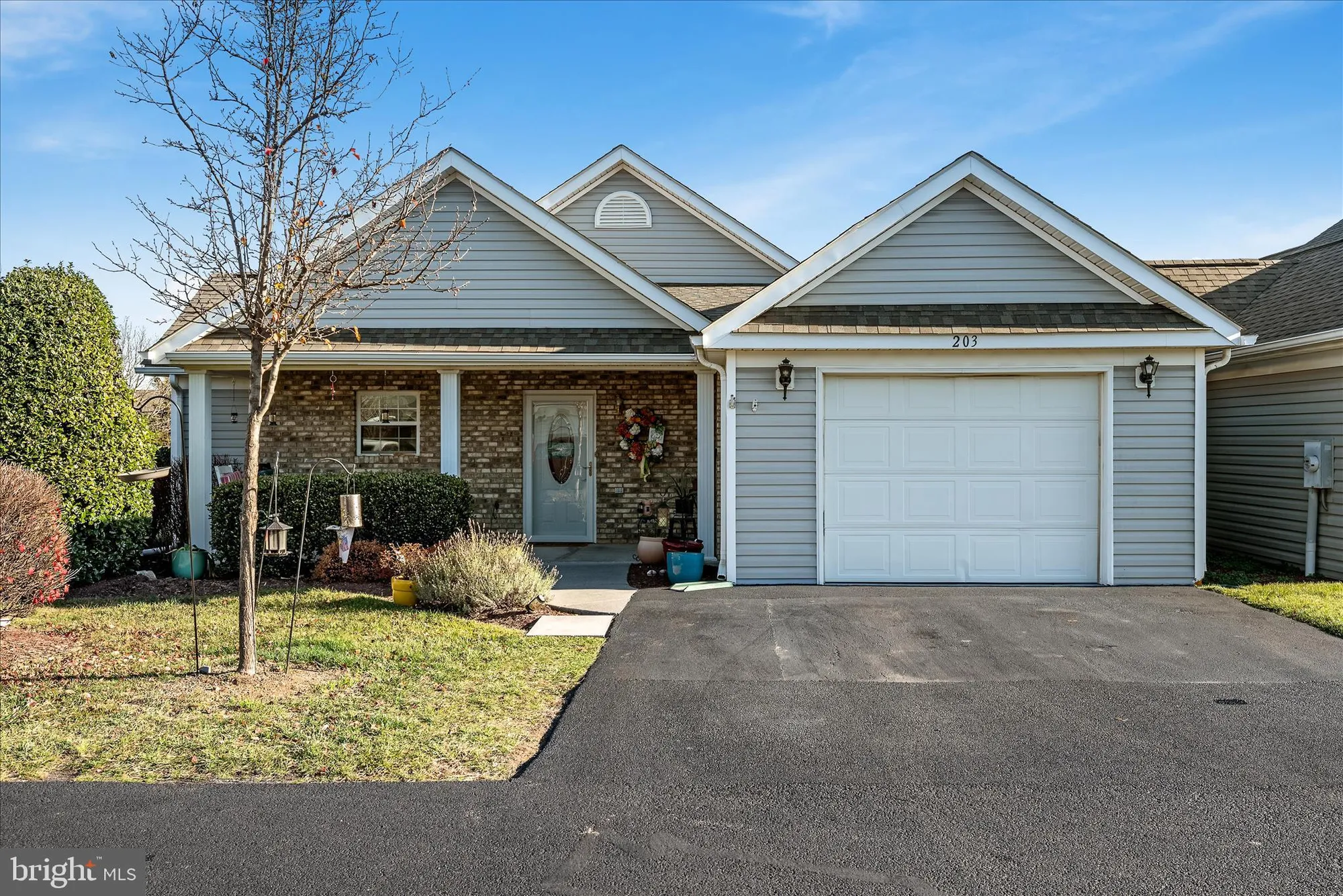 Property Slideshow image 1 of 32 | 203 crestwood ln, Winchester, VA, 22602