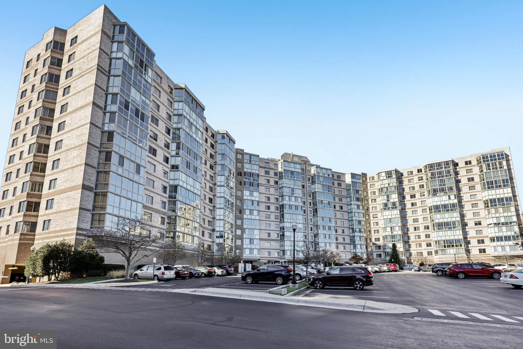 Property Slideshow image 2 of 29 | 19365 cypress ridge ter unit 621, Leesburg, VA, 20176