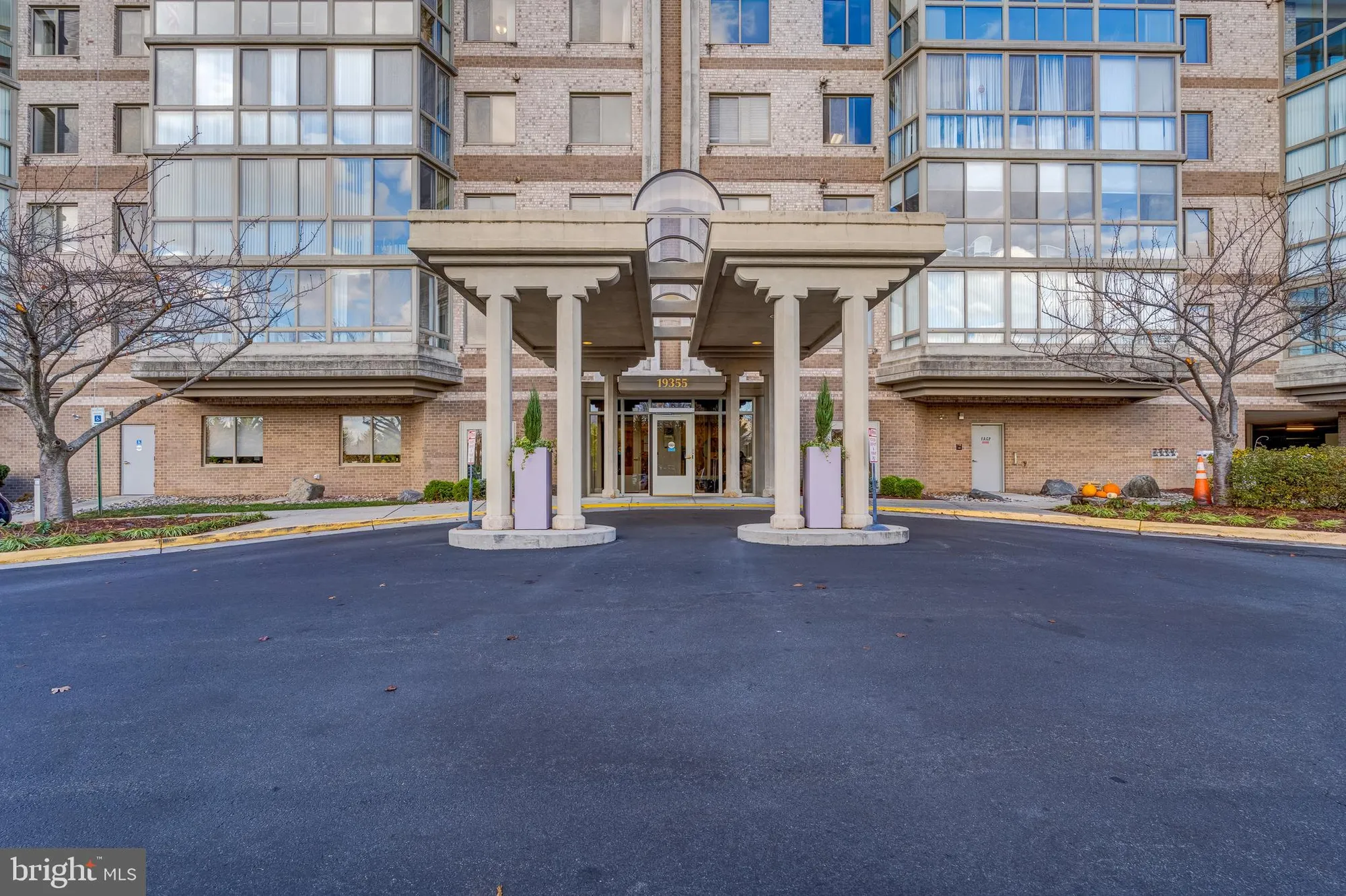 Property Slideshow image 1 of 88 | 19355 cypress ridge ter 1006, Leesburg, VA, 20176